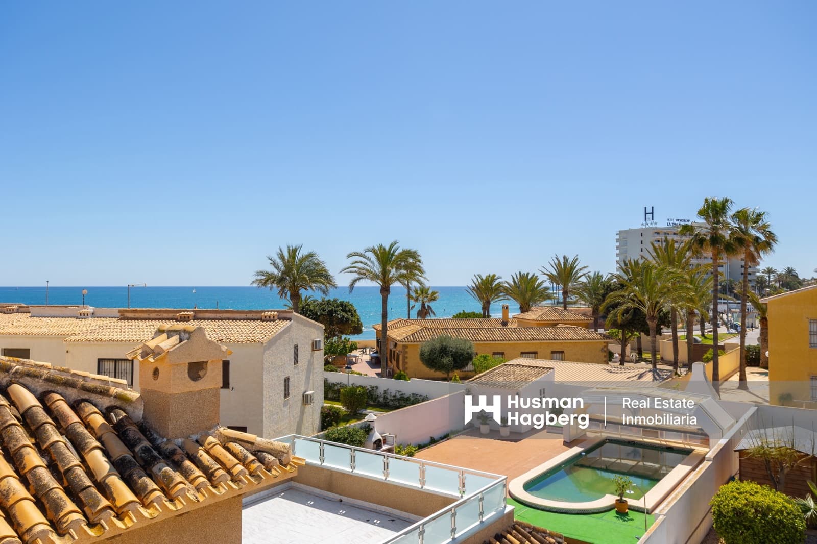 3 soveværelse Villa til salg i Playa Flamenca med swimmingpool - € 940.000 (Ref: 9826797)