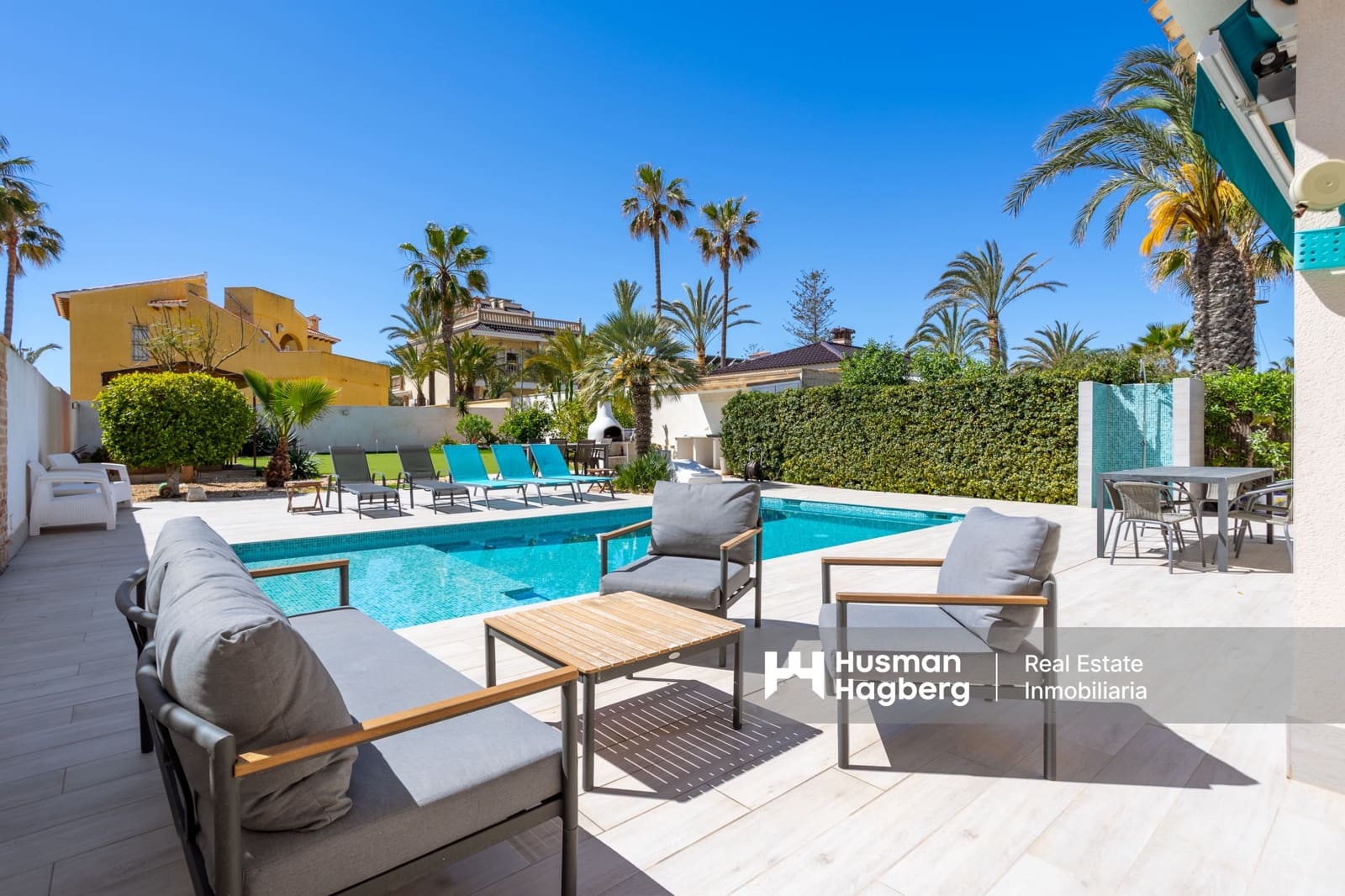 3 soveværelse Villa til salg i Playa Flamenca med swimmingpool - € 940.000 (Ref: 9826797)
