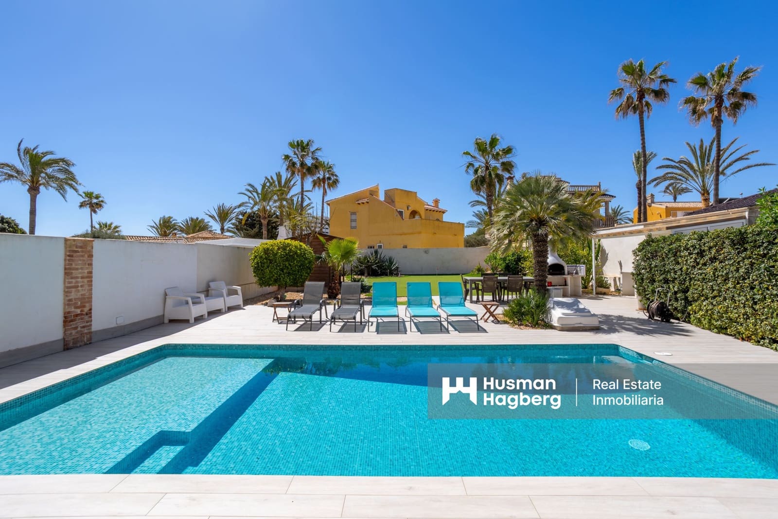 3 soveværelse Villa til salg i Playa Flamenca med swimmingpool - € 940.000 (Ref: 9826797)