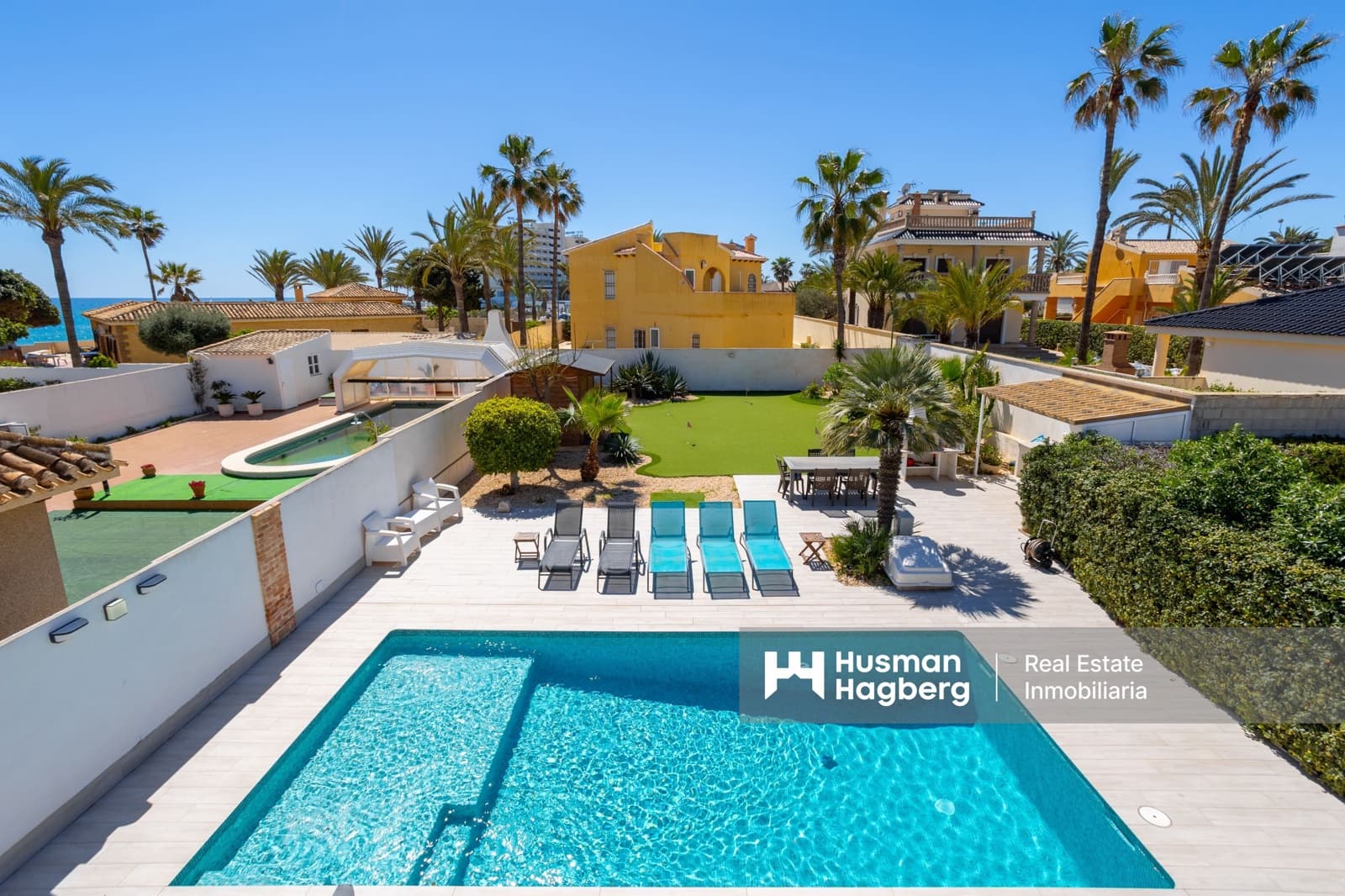 3 soveværelse Villa til salg i Playa Flamenca med swimmingpool - € 940.000 (Ref: 9826797)