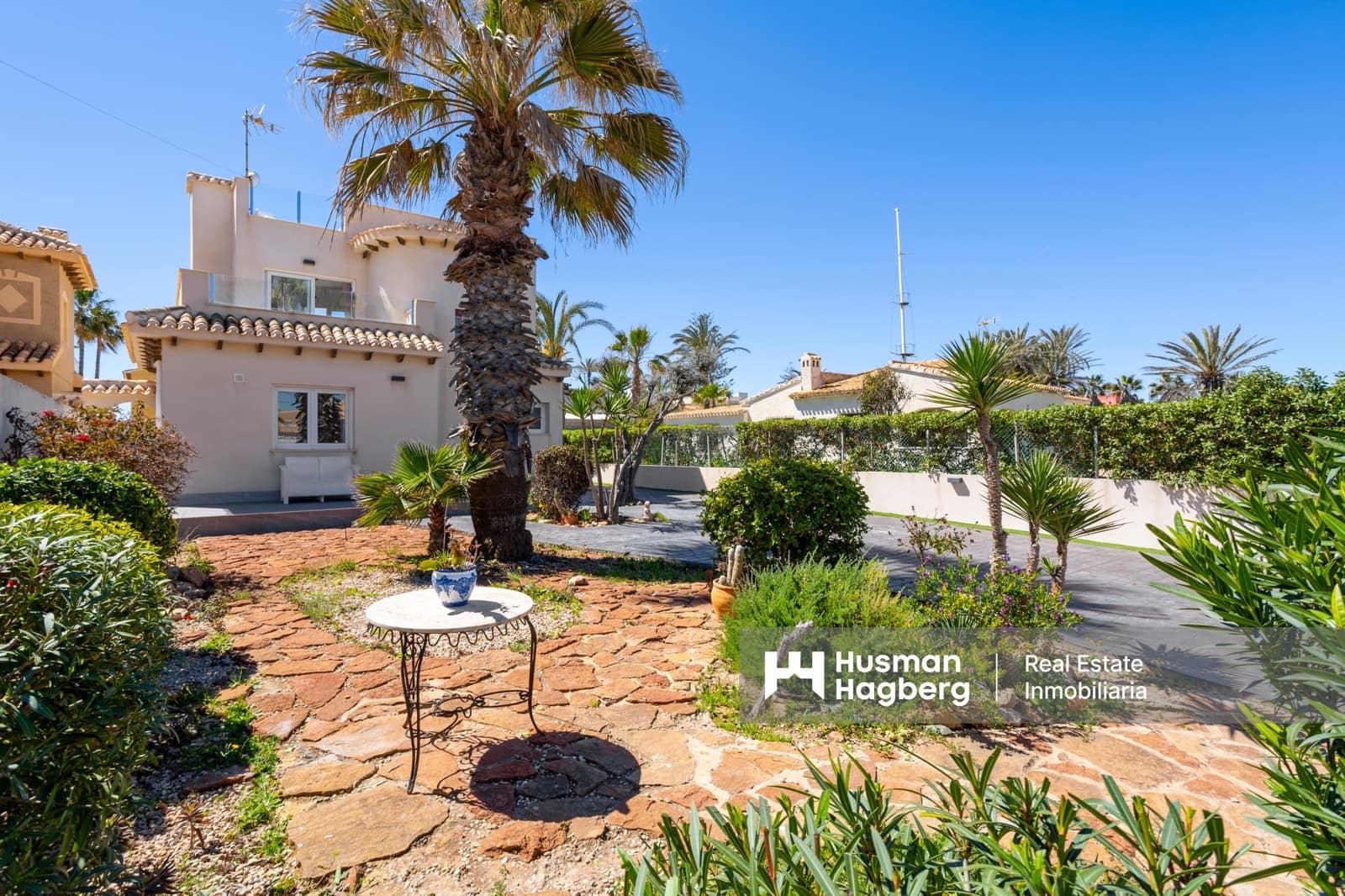 3 soveværelse Villa til salg i Playa Flamenca med swimmingpool - € 940.000 (Ref: 9826797)