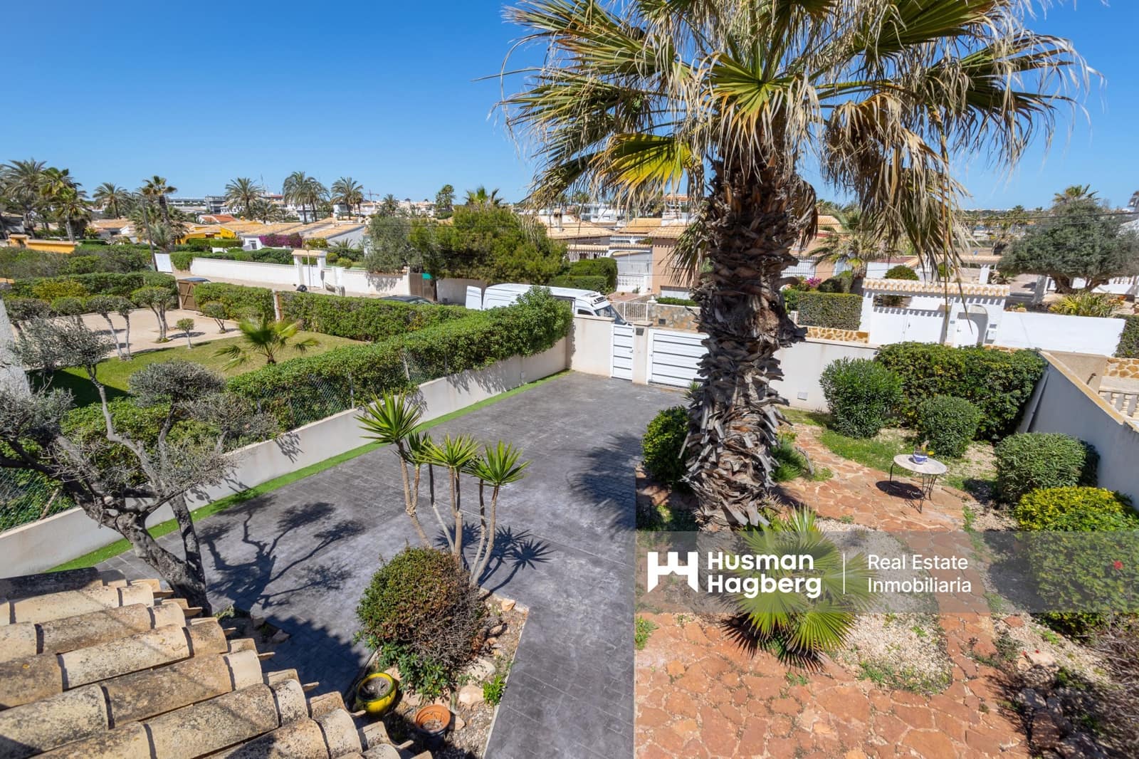 3 soveværelse Villa til salg i Playa Flamenca med swimmingpool - € 940.000 (Ref: 9826797)
