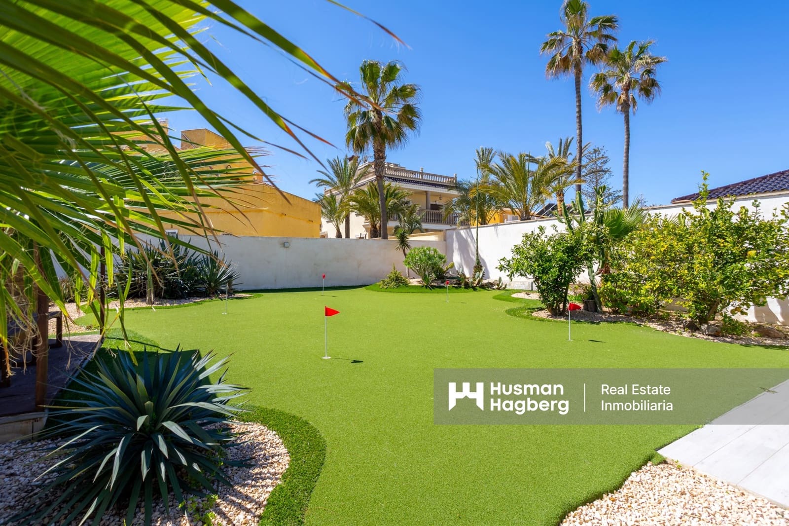 3 soveværelse Villa til salg i Playa Flamenca med swimmingpool - € 940.000 (Ref: 9826797)