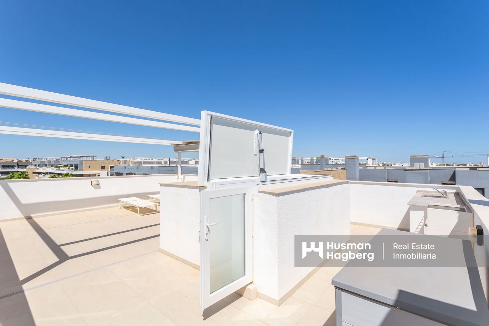 3 soveværelse Lejlighed til salg i Playa Flamenca med swimmingpool - € 659.000 (Ref: 9826798)