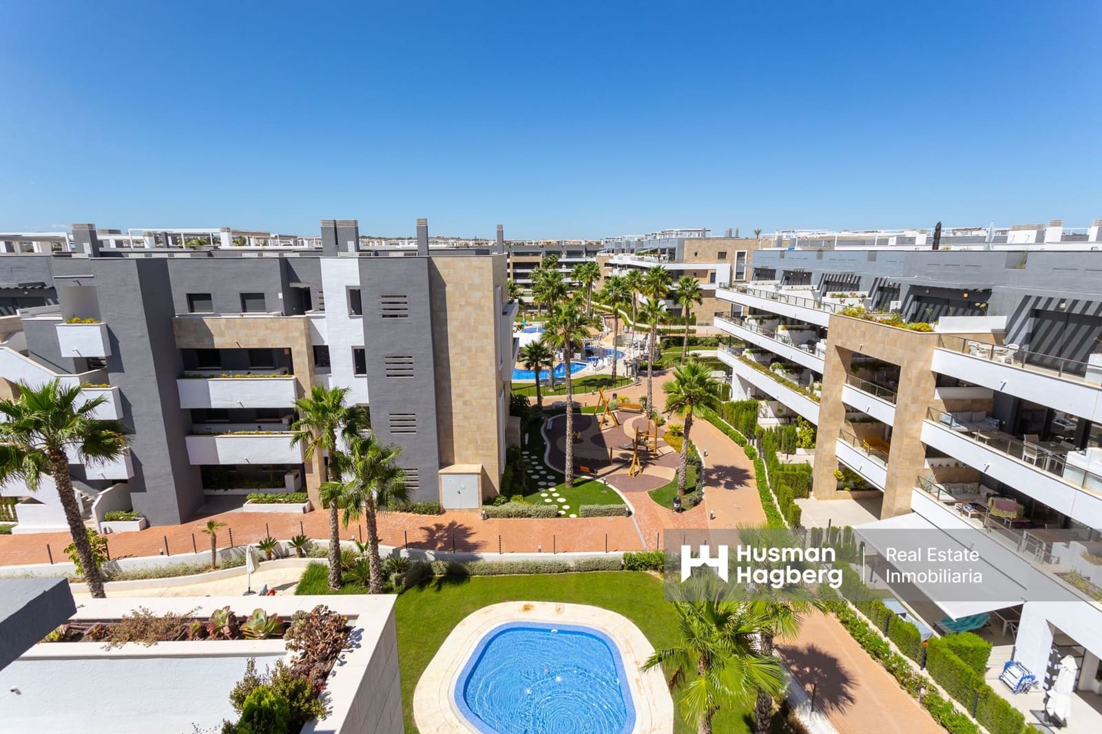 3 soveværelse Lejlighed til salg i Playa Flamenca med swimmingpool - € 659.000 (Ref: 9826798)