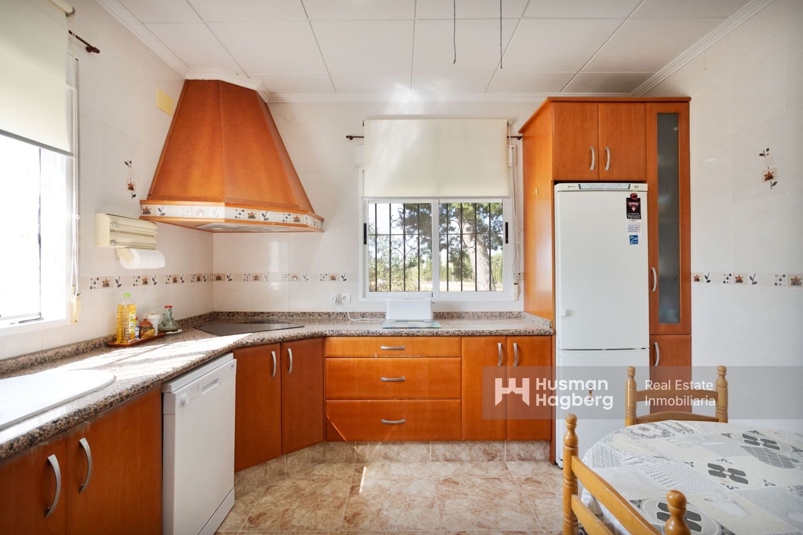 5 bedroom Villa for sale in Alicante / Alacant city with pool - € 280,000 (Ref: 9827331)