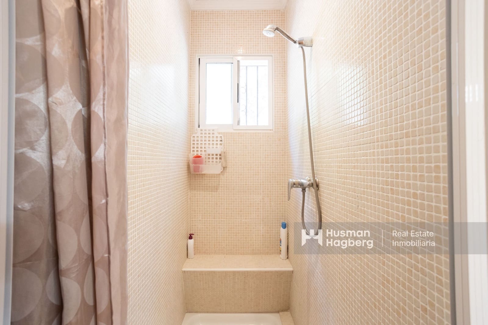 5 bedroom Villa for sale in Alicante / Alacant city with pool - € 280,000 (Ref: 9827331)