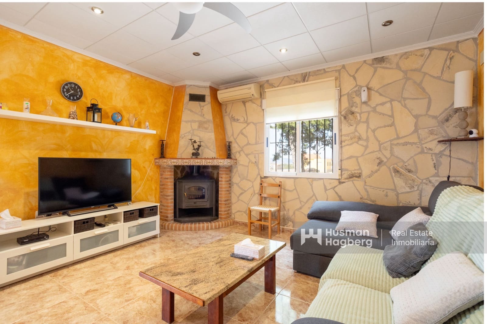5 bedroom Villa for sale in Alicante / Alacant city with pool - € 280,000 (Ref: 9827331)