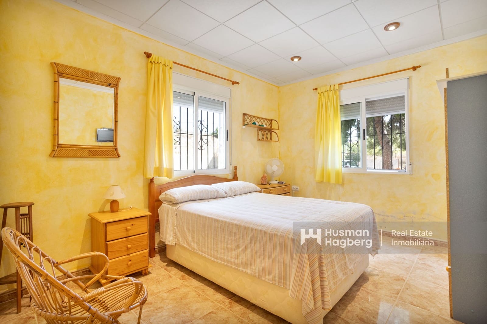 5 bedroom Villa for sale in Alicante / Alacant city with pool - € 280,000 (Ref: 9827331)