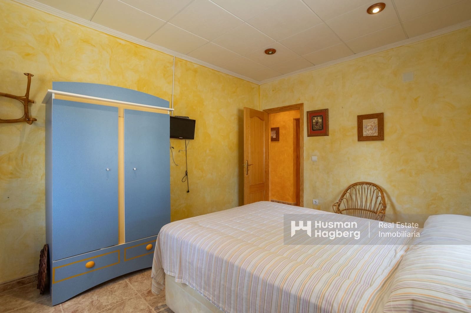 5 bedroom Villa for sale in Alicante / Alacant city with pool - € 280,000 (Ref: 9827331)