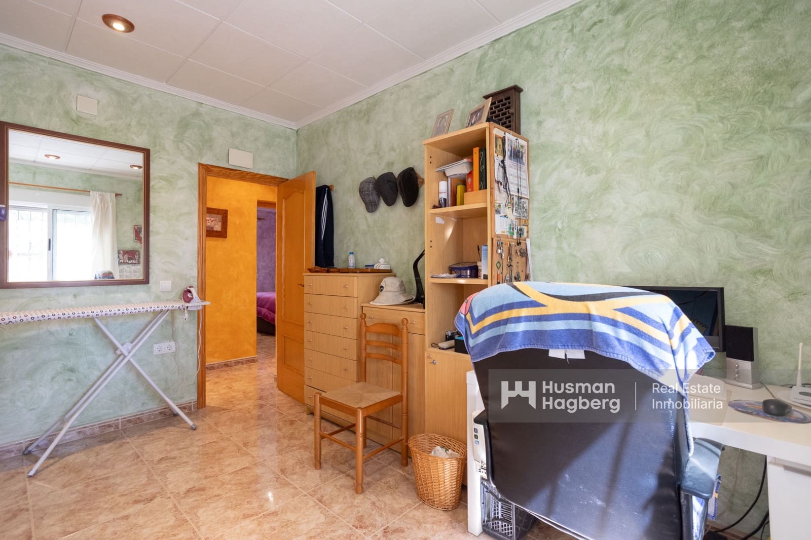 5 bedroom Villa for sale in Alicante / Alacant city with pool - € 280,000 (Ref: 9827331)