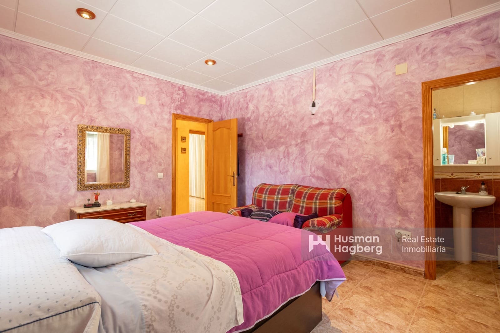5 bedroom Villa for sale in Alicante / Alacant city with pool - € 280,000 (Ref: 9827331)