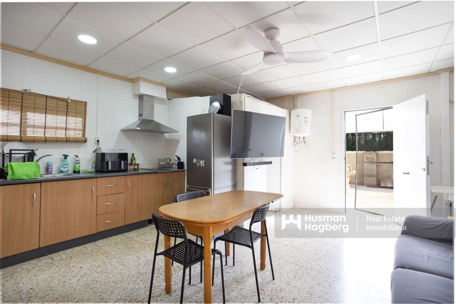 5 bedroom Villa for sale in Alicante / Alacant city with pool - € 280,000 (Ref: 9827331)