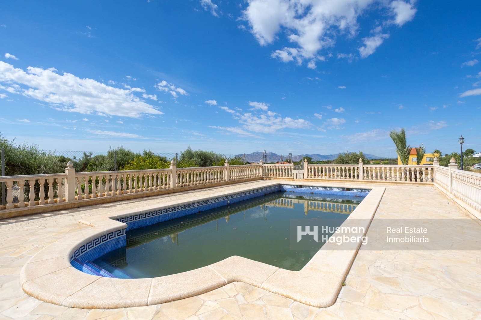 5 bedroom Villa for sale in Alicante / Alacant city with pool - € 280,000 (Ref: 9827331)