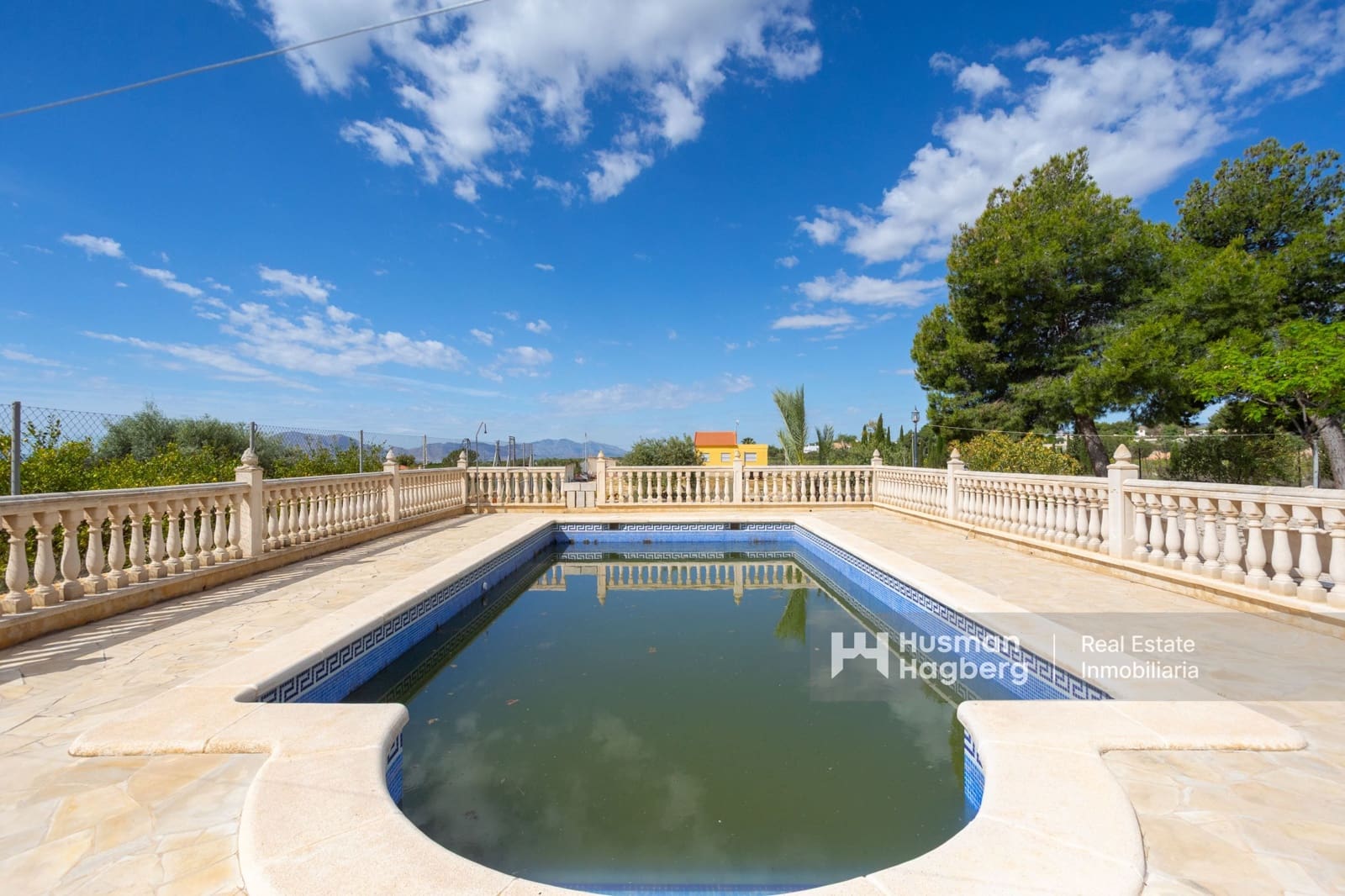 5 bedroom Villa for sale in Alicante / Alacant city with pool - € 280,000 (Ref: 9827331)