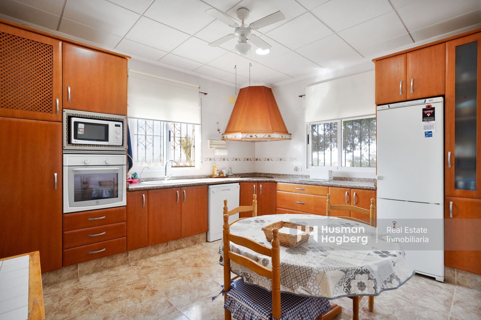 5 bedroom Villa for sale in Alicante / Alacant city with pool - € 280,000 (Ref: 9827331)