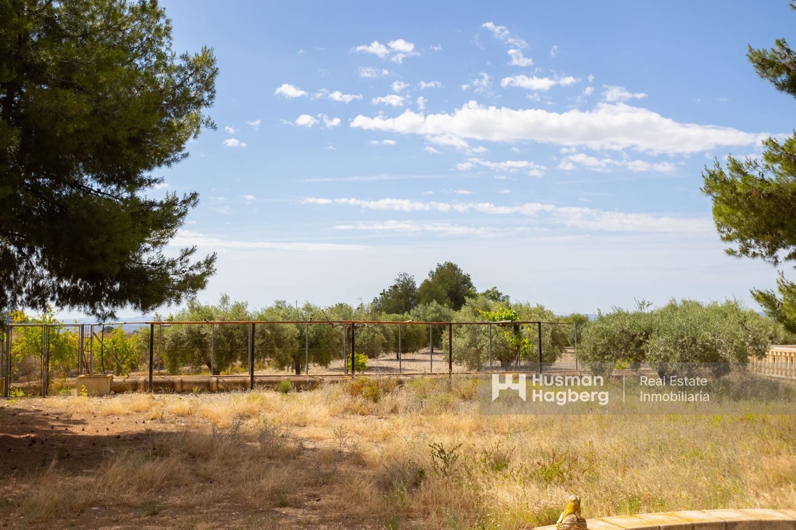 5 bedroom Villa for sale in Alicante / Alacant city with pool - € 280,000 (Ref: 9827331)