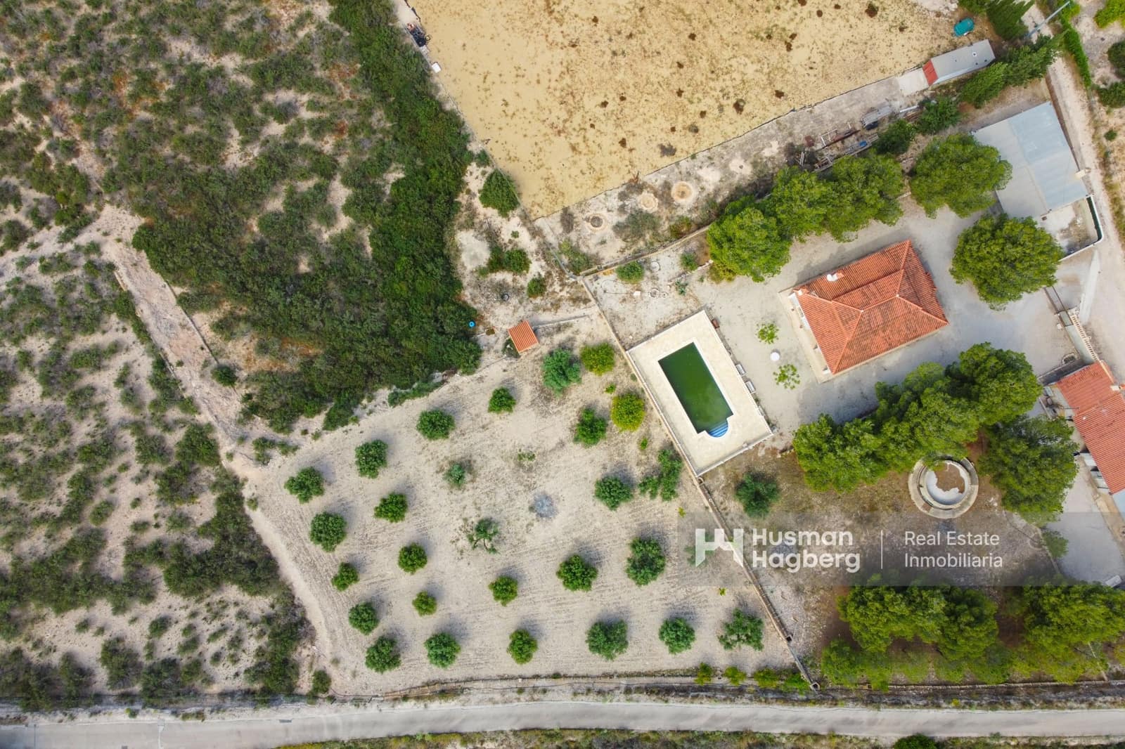 5 bedroom Villa for sale in Alicante / Alacant city with pool - € 280,000 (Ref: 9827331)