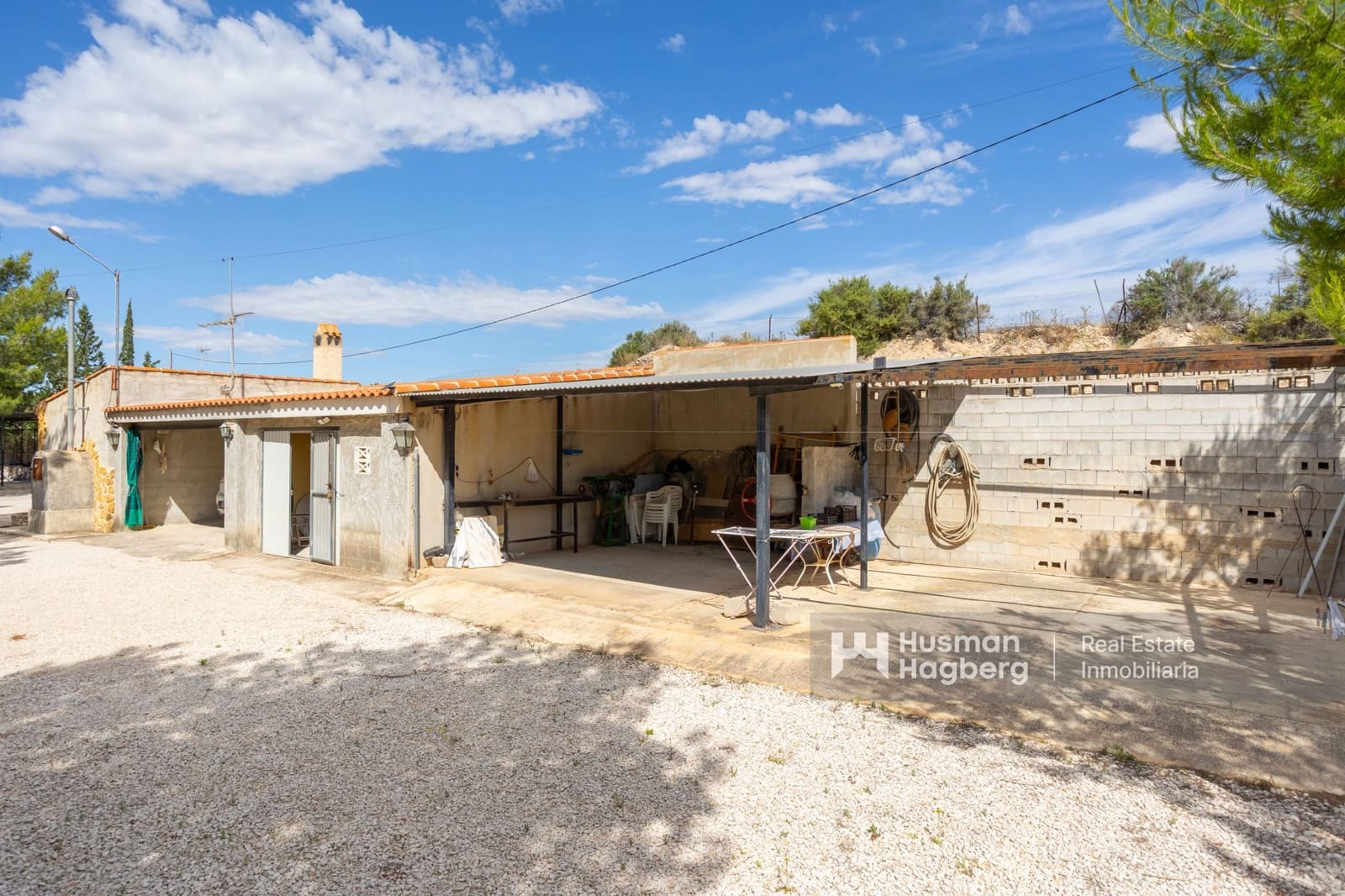 5 bedroom Villa for sale in Alicante / Alacant city with pool - € 280,000 (Ref: 9827331)