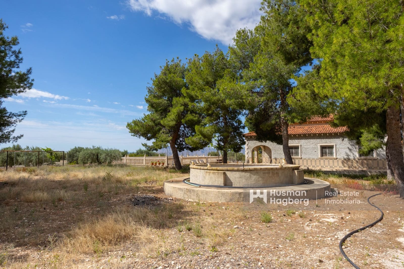 5 bedroom Villa for sale in Alicante / Alacant city with pool - € 280,000 (Ref: 9827331)