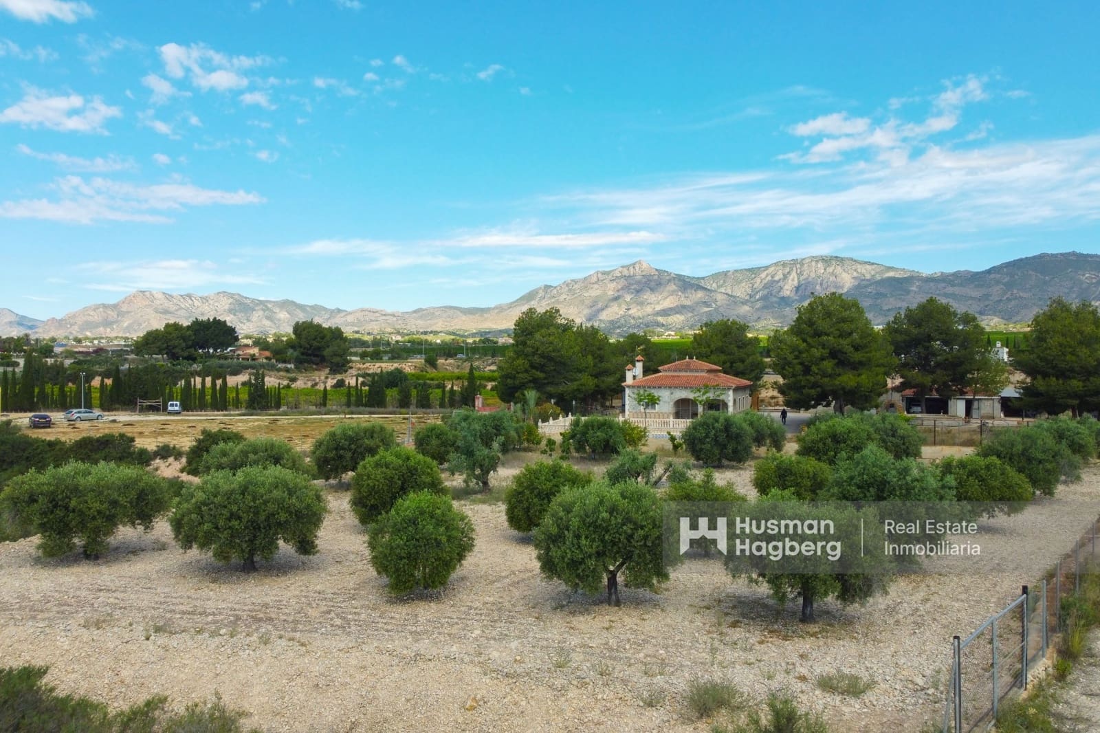 5 bedroom Villa for sale in Alicante / Alacant city with pool - € 280,000 (Ref: 9827331)