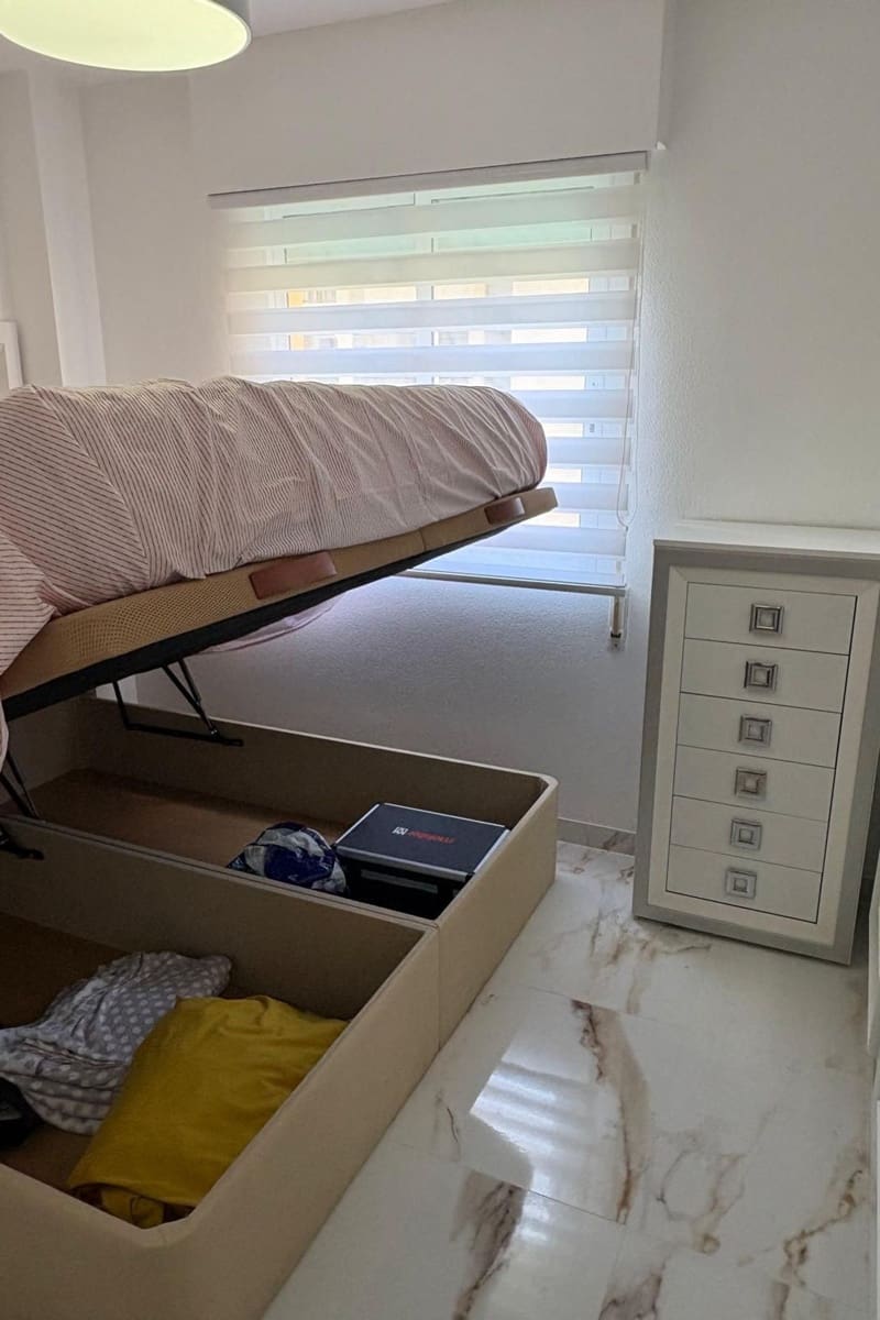 Apartamento de 2 habitaciones en Torrevieja en venta con piscina - 181.000 € (Ref: 9830275)