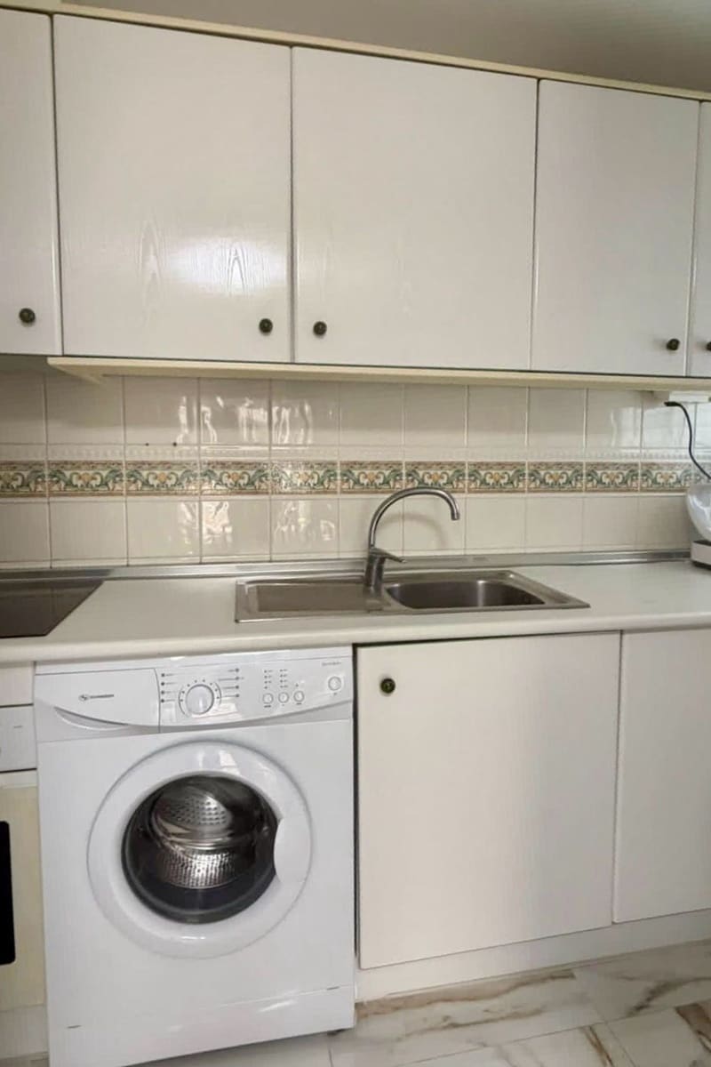 Apartamento de 2 habitaciones en Torrevieja en venta con piscina - 181.000 € (Ref: 9830275)