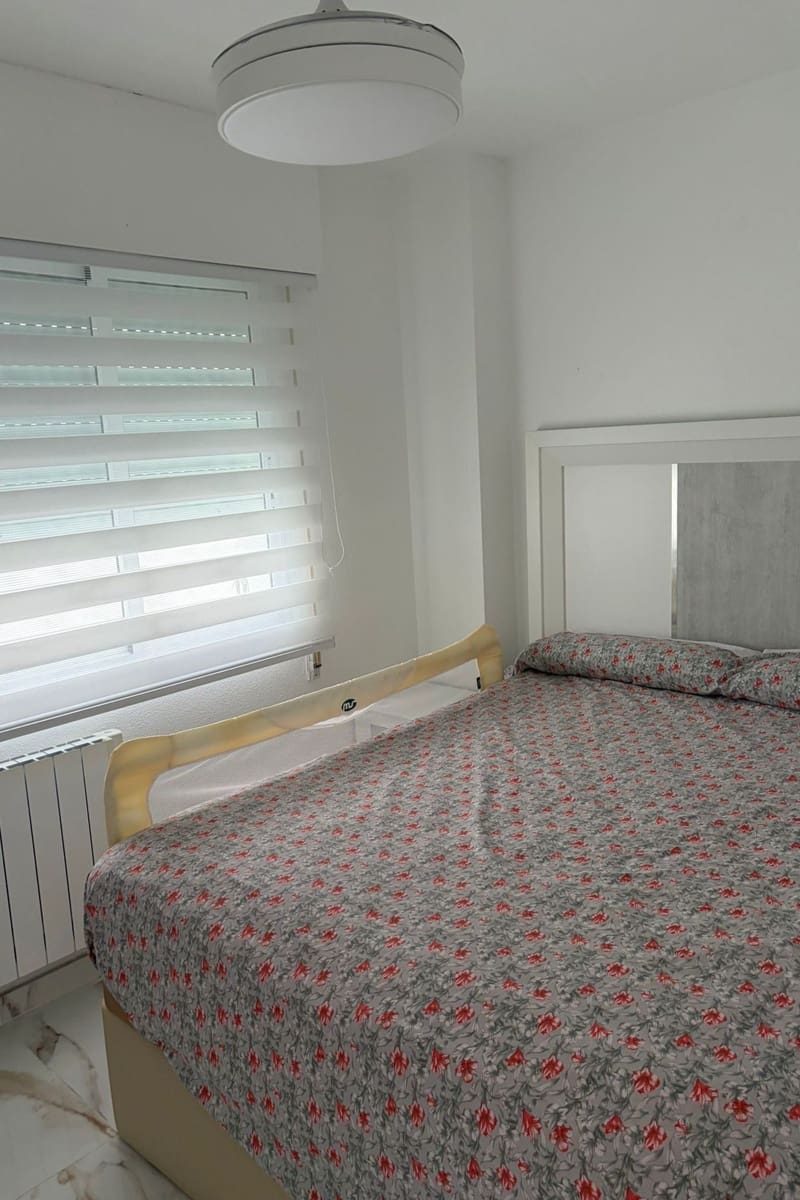 Apartamento de 2 habitaciones en Torrevieja en venta con piscina - 181.000 € (Ref: 9830275)
