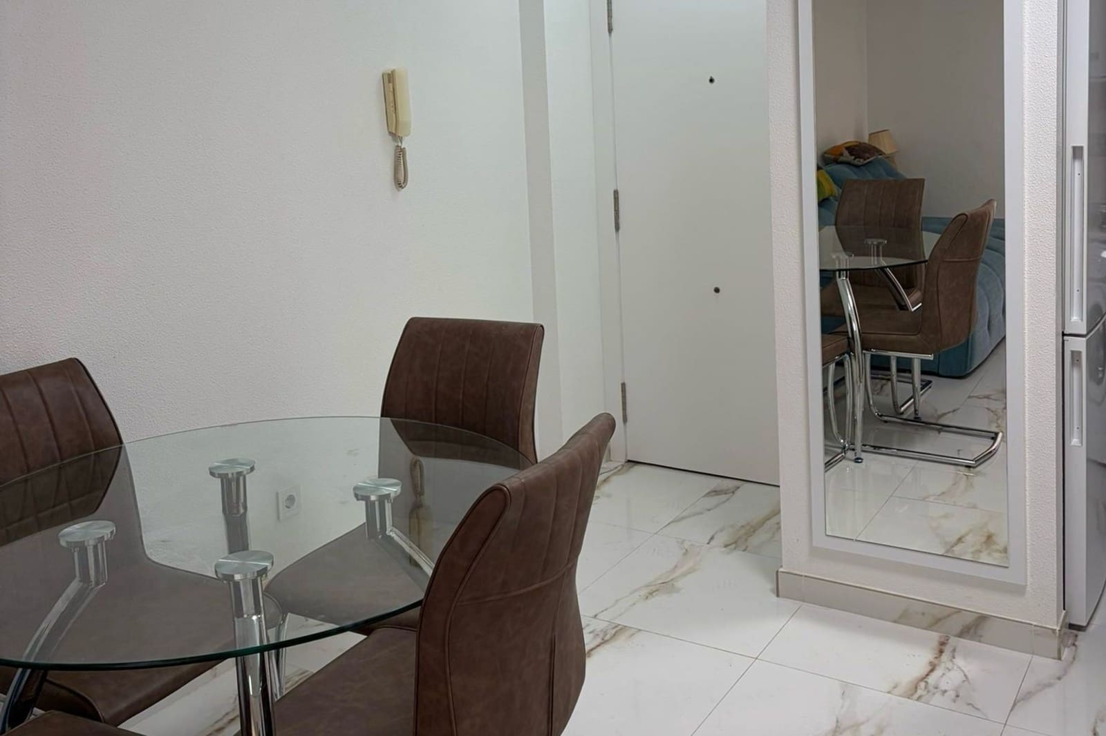 Apartamento de 2 habitaciones en Torrevieja en venta con piscina - 181.000 € (Ref: 9830275)