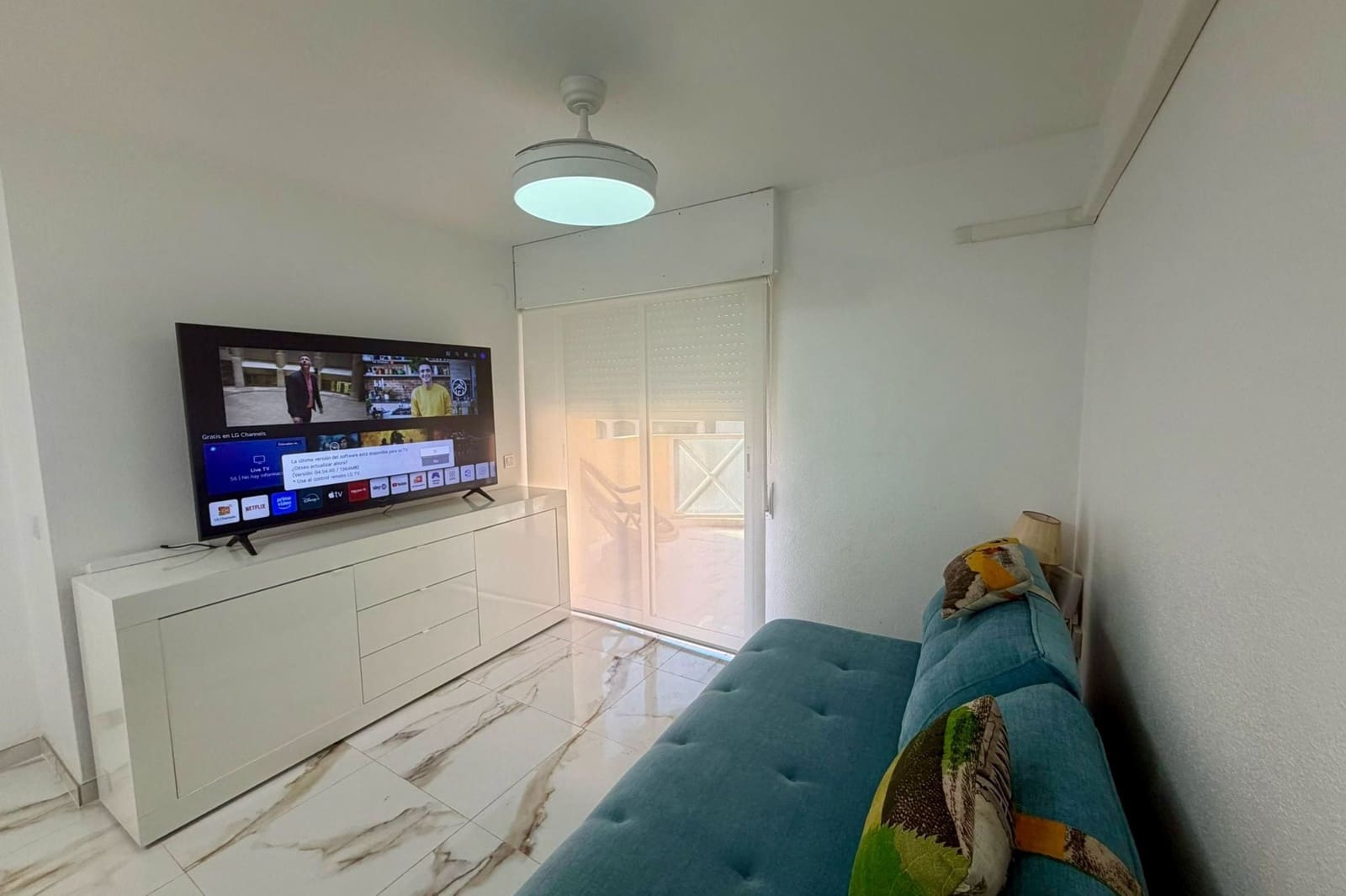 Apartamento de 2 habitaciones en Torrevieja en venta con piscina - 181.000 € (Ref: 9830275)