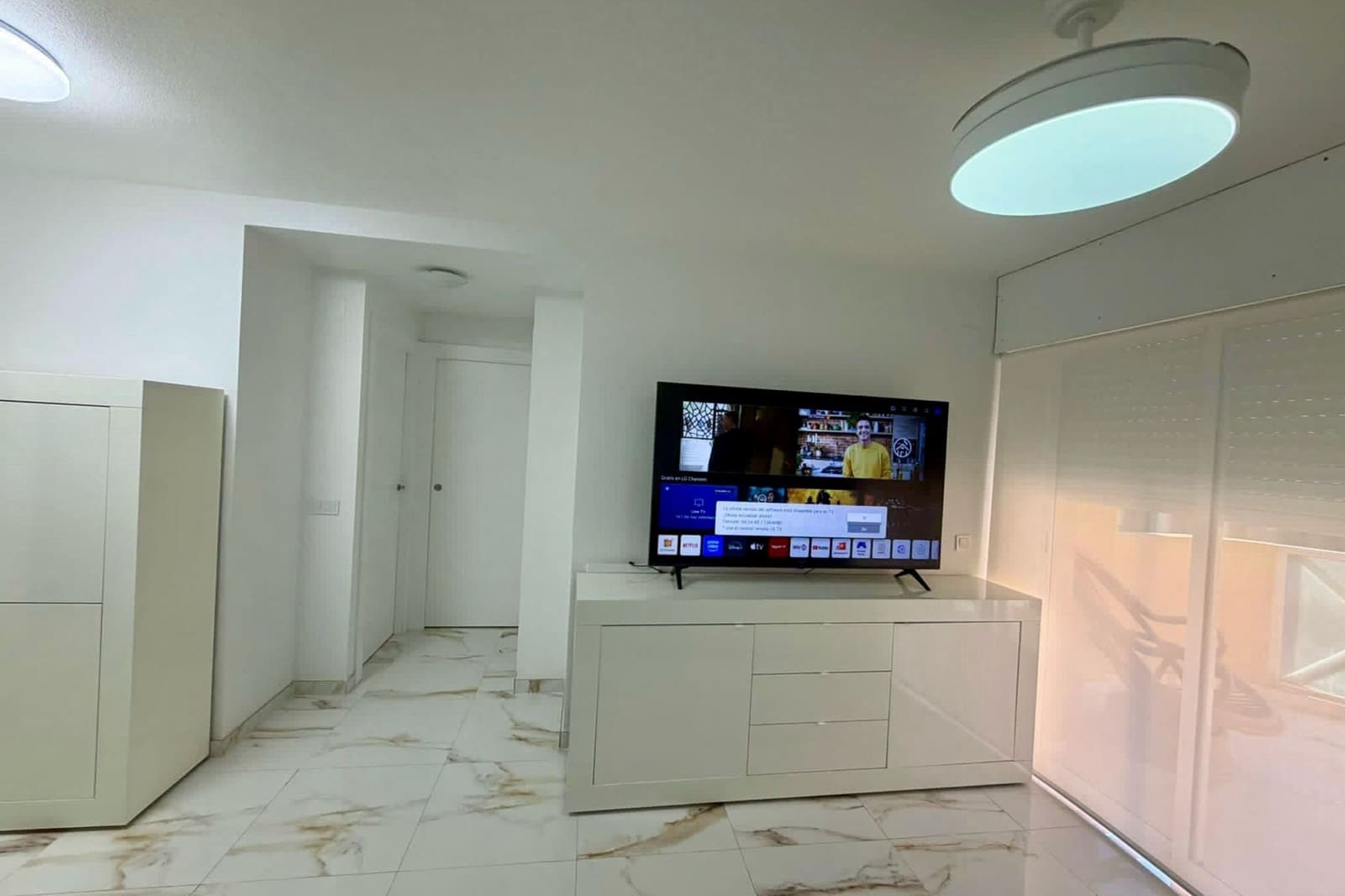 Apartamento de 2 habitaciones en Torrevieja en venta con piscina - 181.000 € (Ref: 9830275)