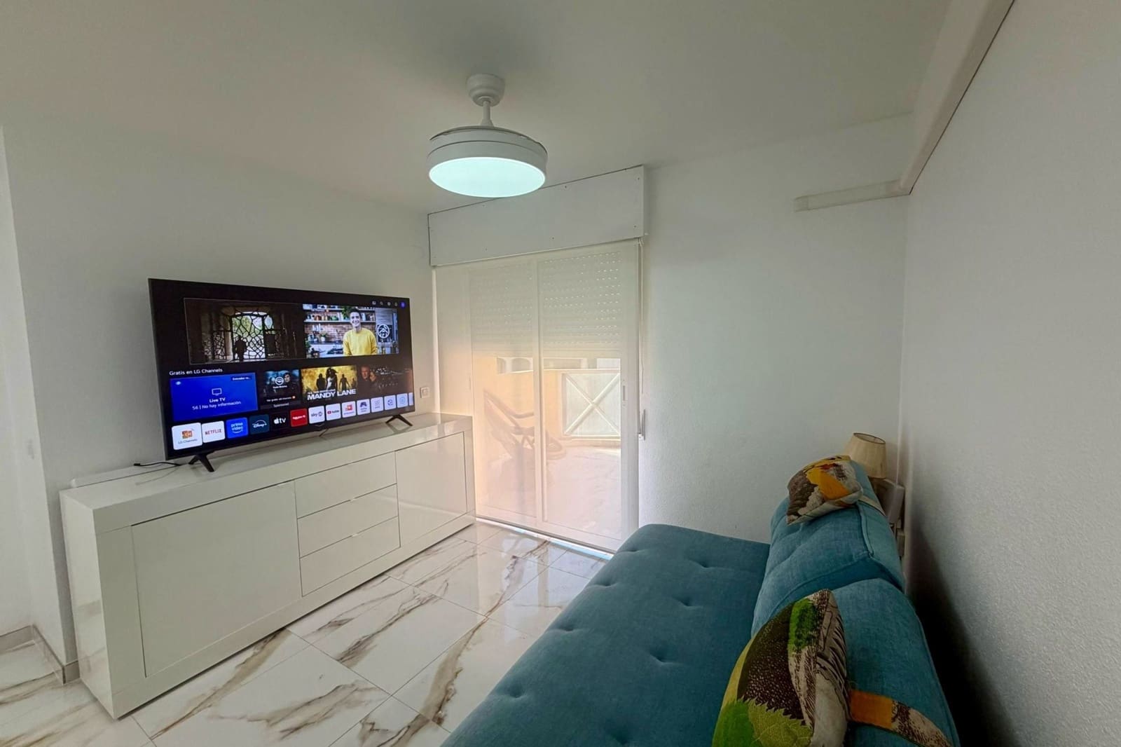 Apartamento de 2 habitaciones en Torrevieja en venta con piscina - 181.000 € (Ref: 9830275)