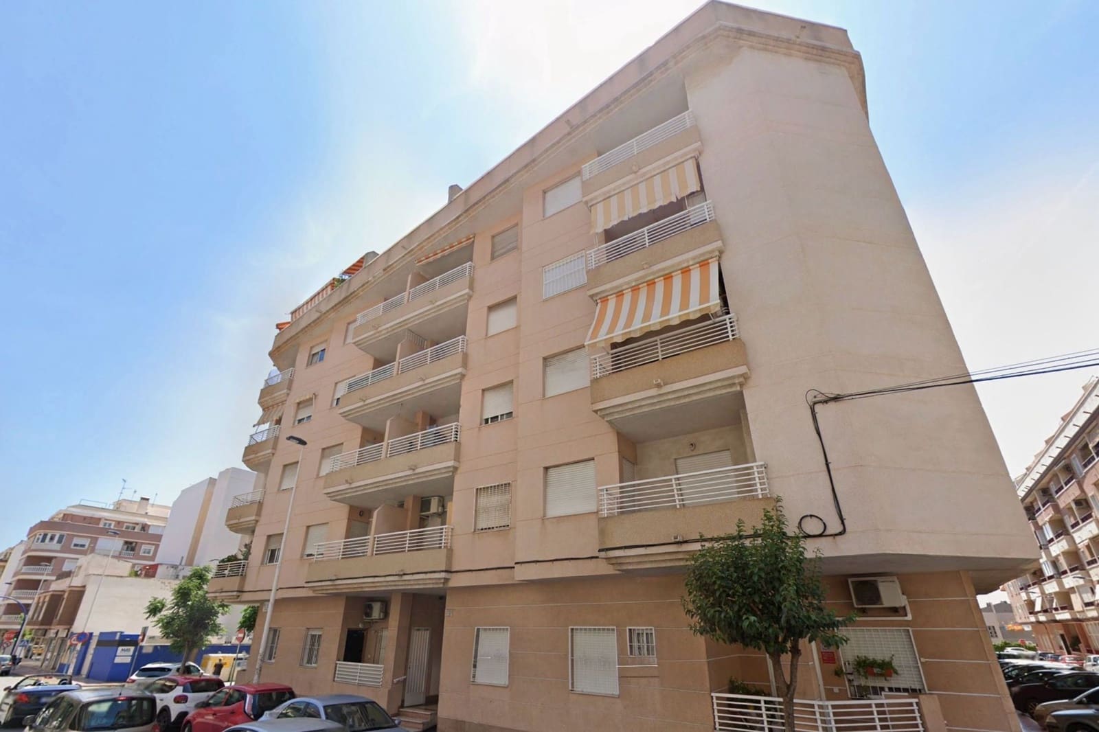 Apartamento de 2 habitaciones en Torrevieja en venta con piscina - 181.000 € (Ref: 9830275)