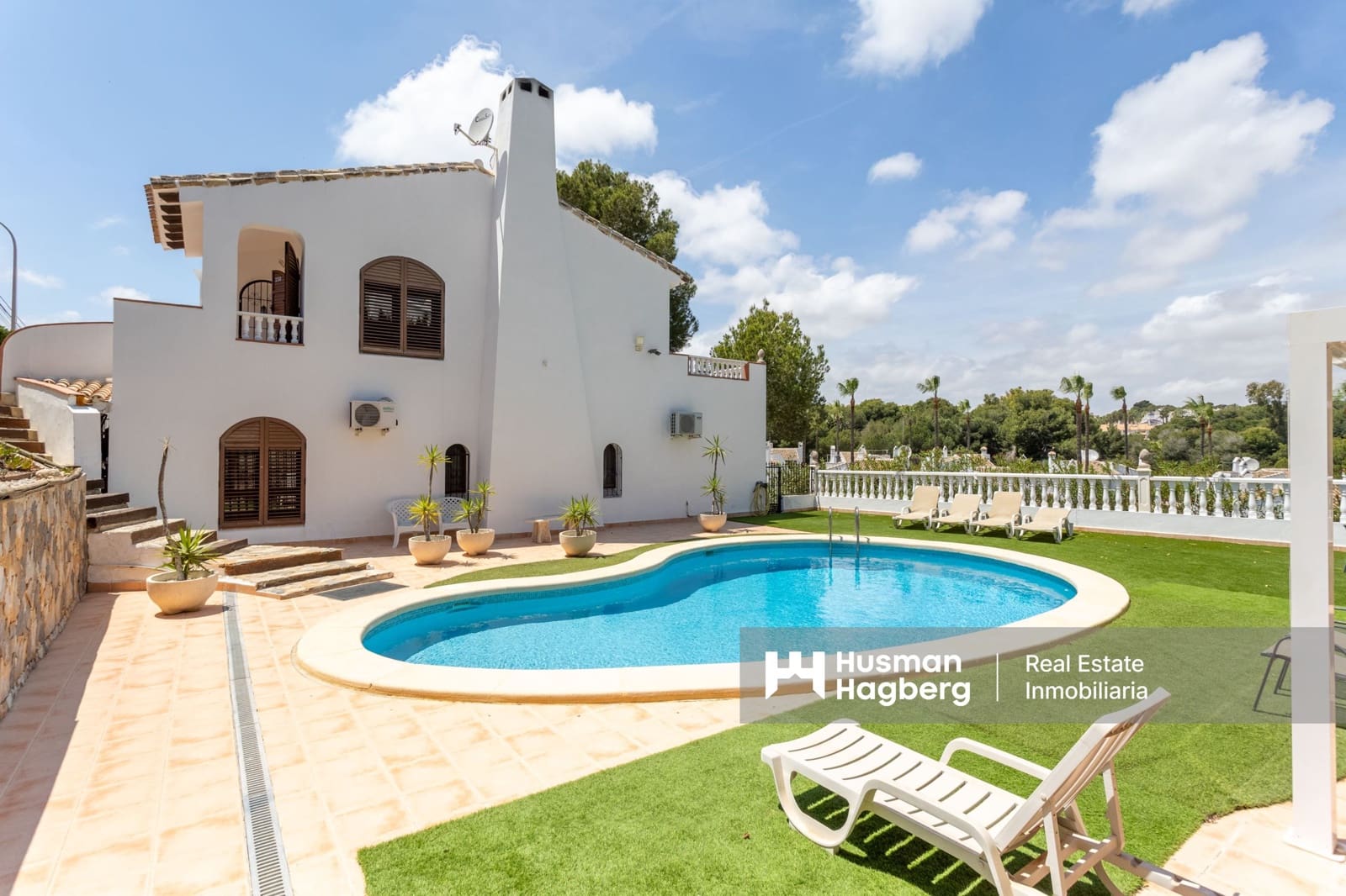 4 bedroom Villa for sale in Villamartin with pool - € 750,000 (Ref: 9839832)