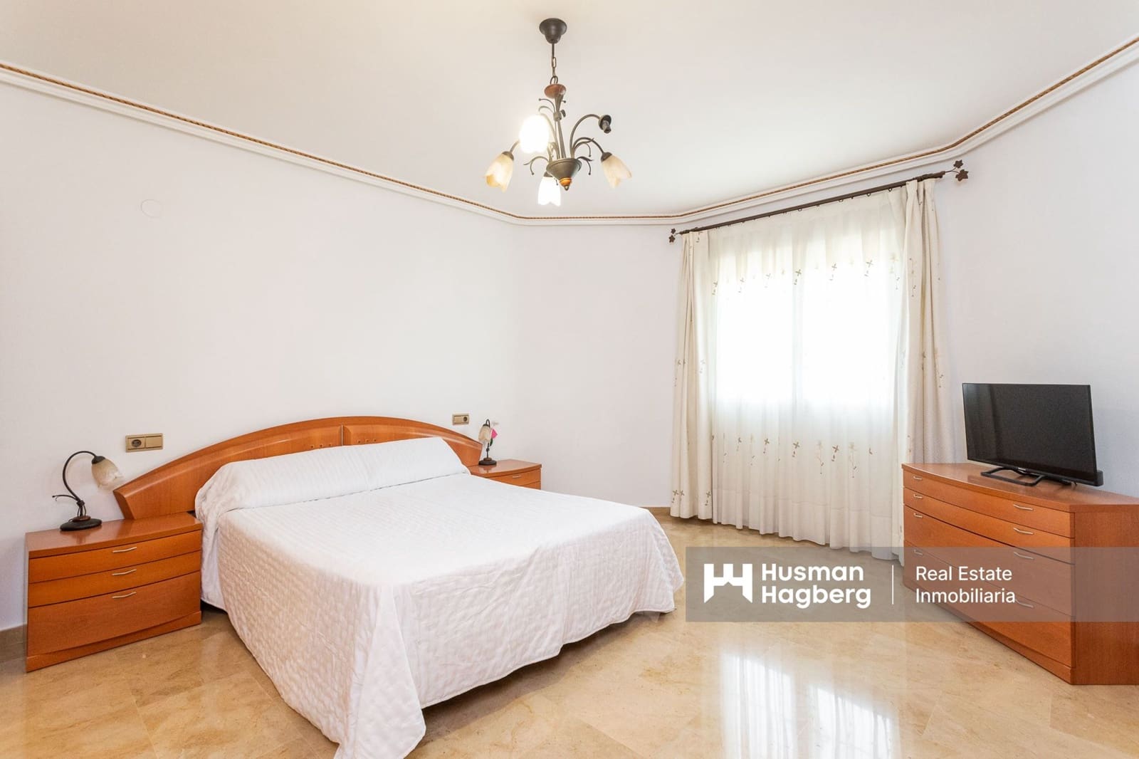4 bedroom Villa for sale in Bigastro with pool - € 499,000 (Ref: 9849840)