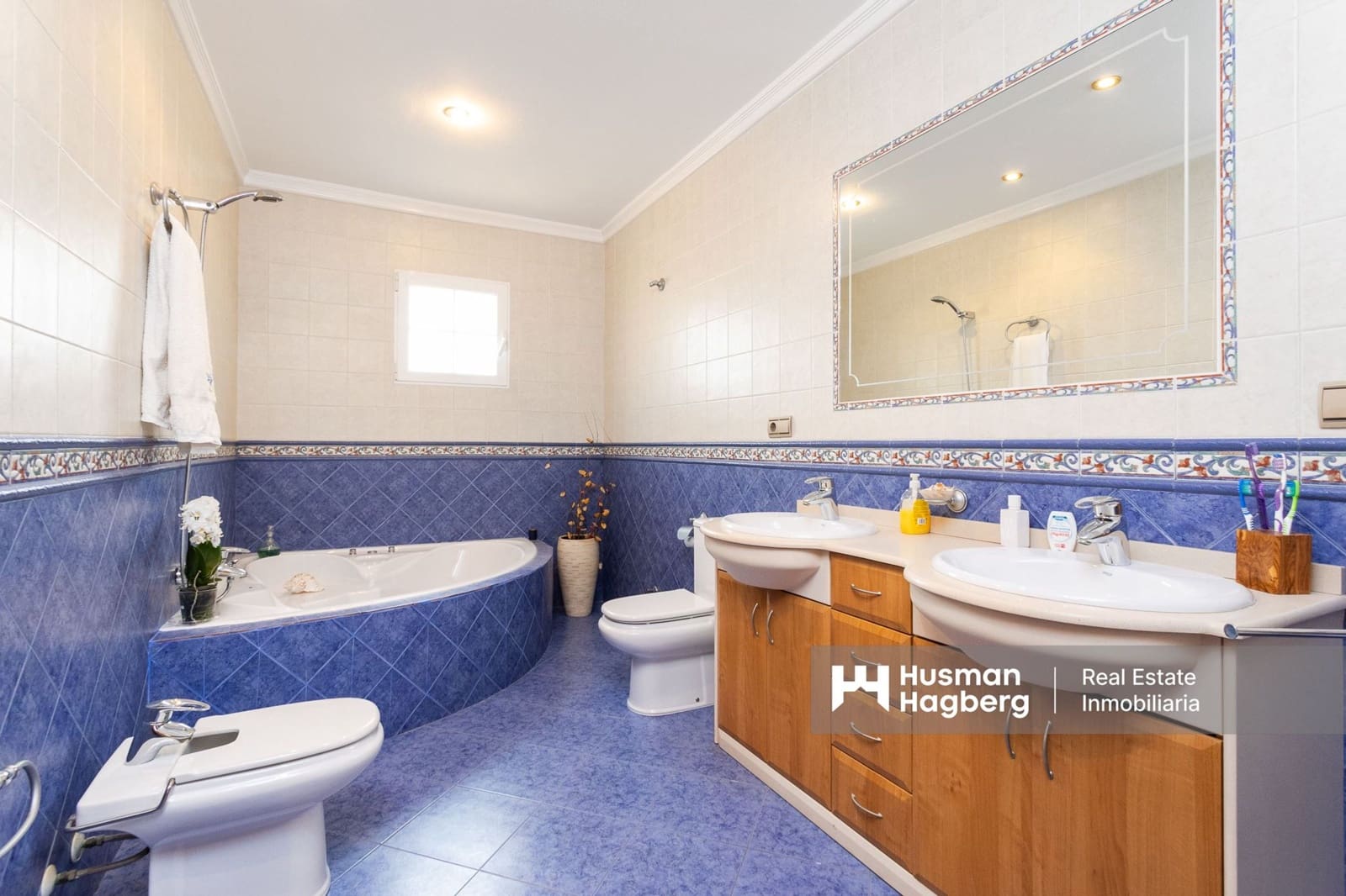 4 bedroom Villa for sale in Bigastro with pool - € 499,000 (Ref: 9849840)