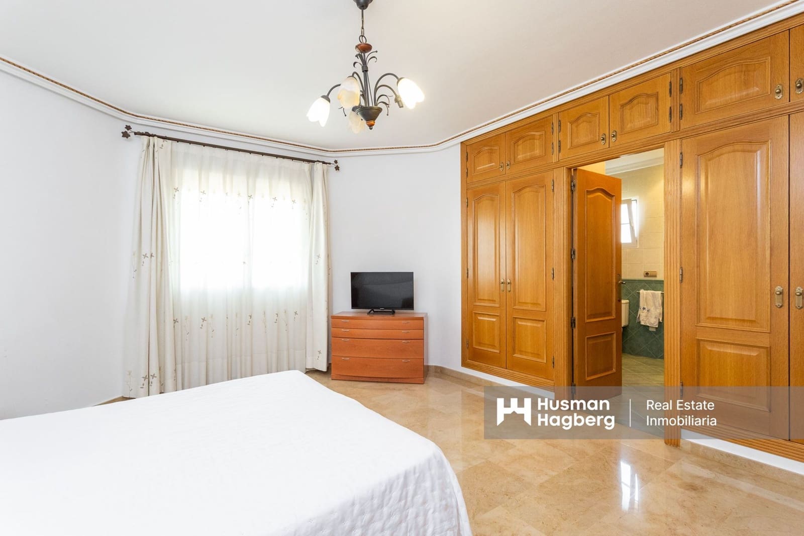 4 bedroom Villa for sale in Bigastro with pool - € 499,000 (Ref: 9849840)