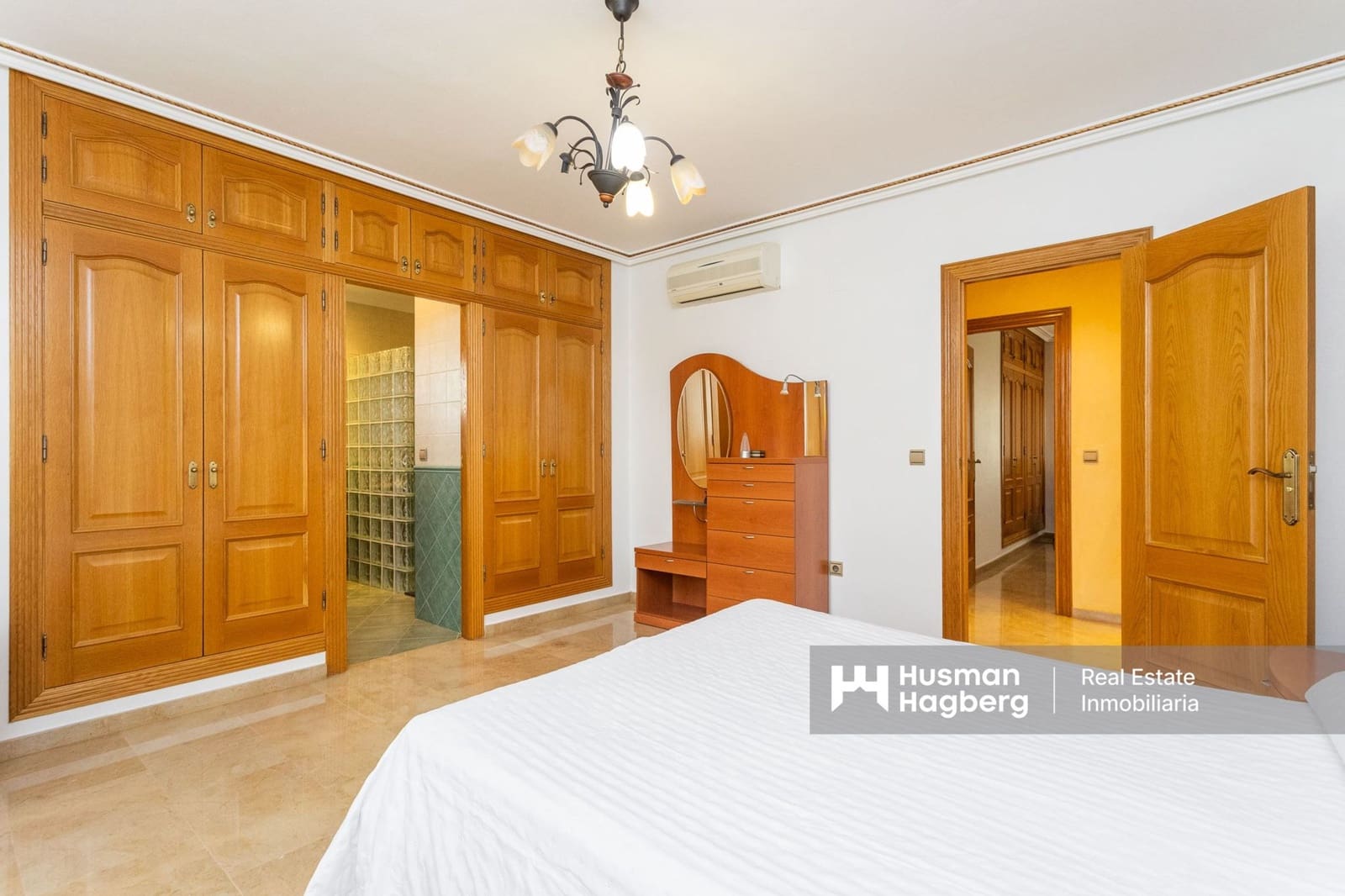 4 bedroom Villa for sale in Bigastro with pool - € 499,000 (Ref: 9849840)