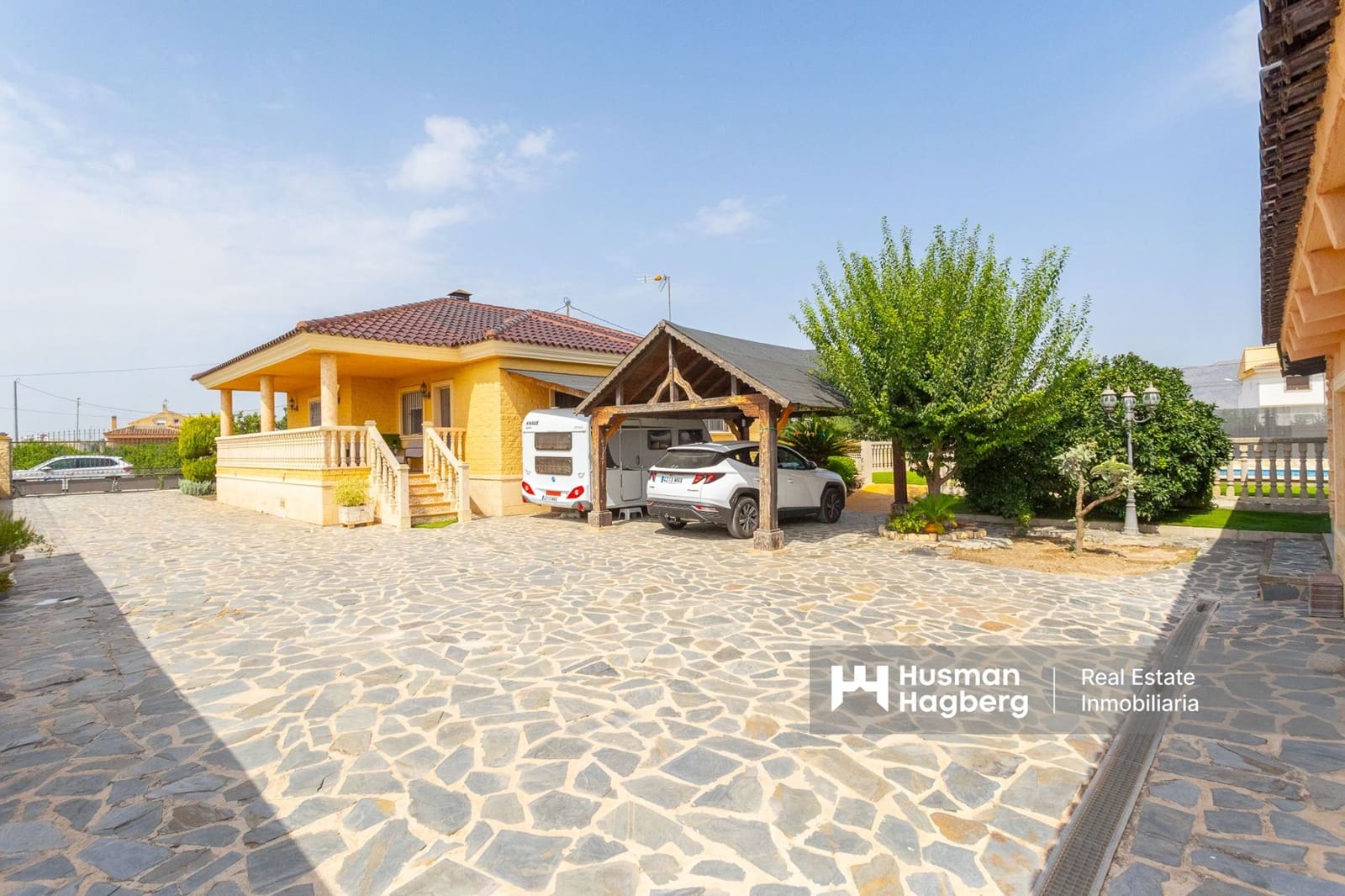 4 bedroom Villa for sale in Bigastro with pool - € 499,000 (Ref: 9849840)