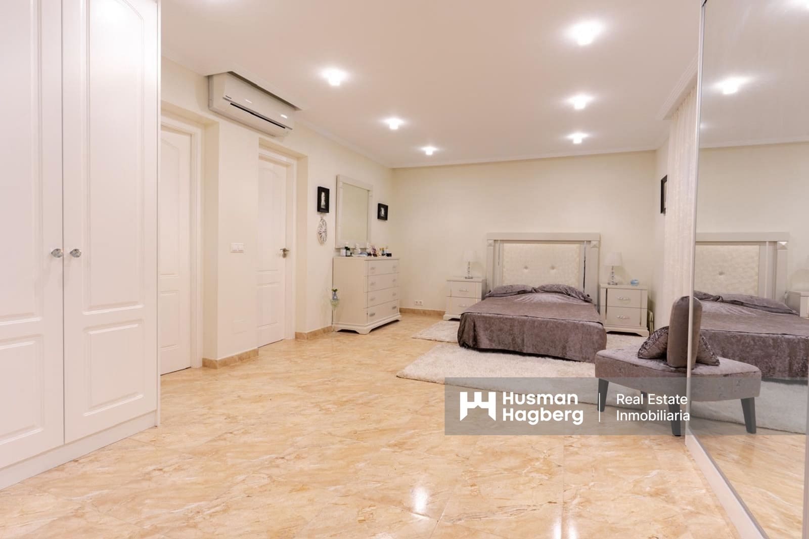 7 makuuhuone Huvila myytävänä paikassa Los Altos mukana uima-altaan - 930 000 € (Ref: 9849841)