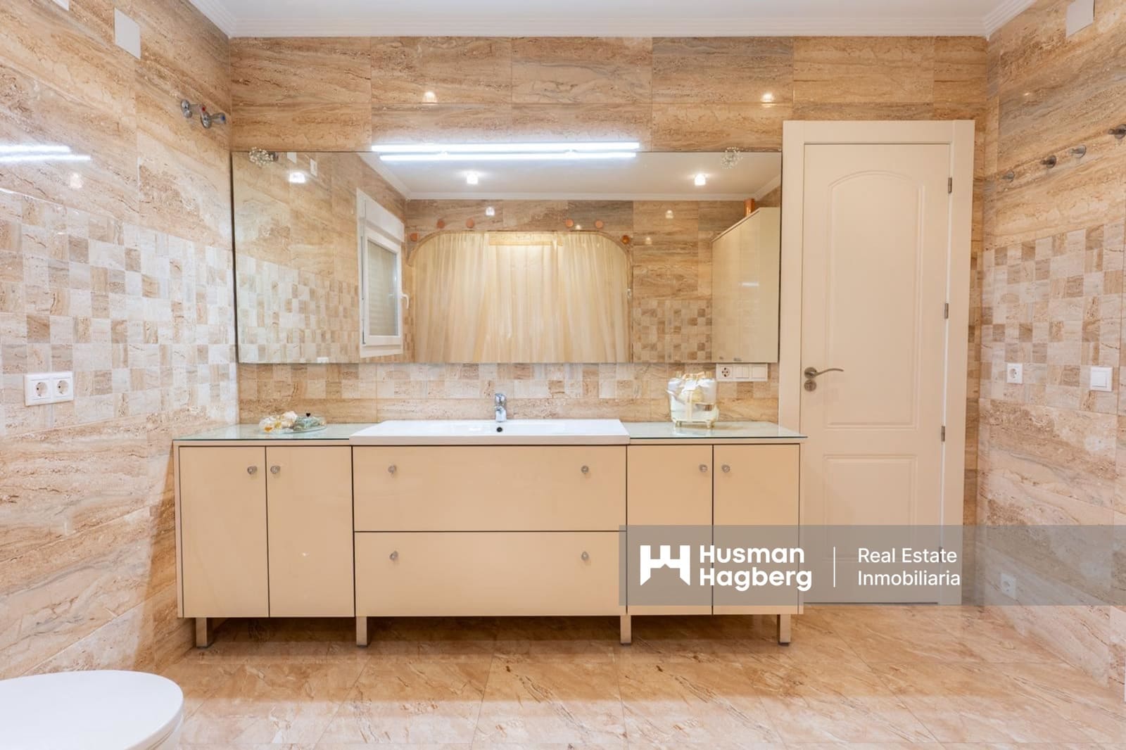 7 makuuhuone Huvila myytävänä paikassa Los Altos mukana uima-altaan - 930 000 € (Ref: 9849841)