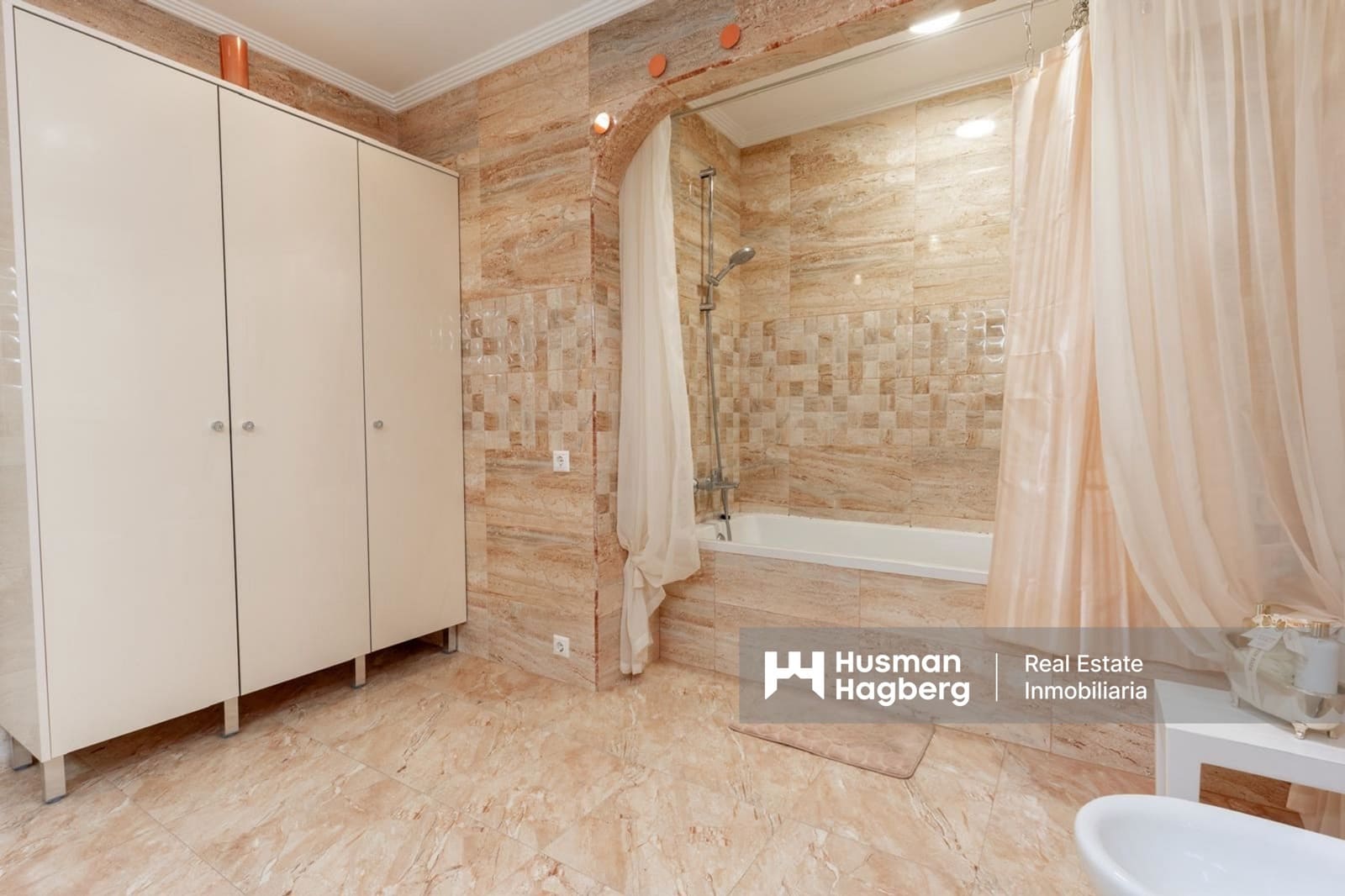 7 makuuhuone Huvila myytävänä paikassa Los Altos mukana uima-altaan - 930 000 € (Ref: 9849841)