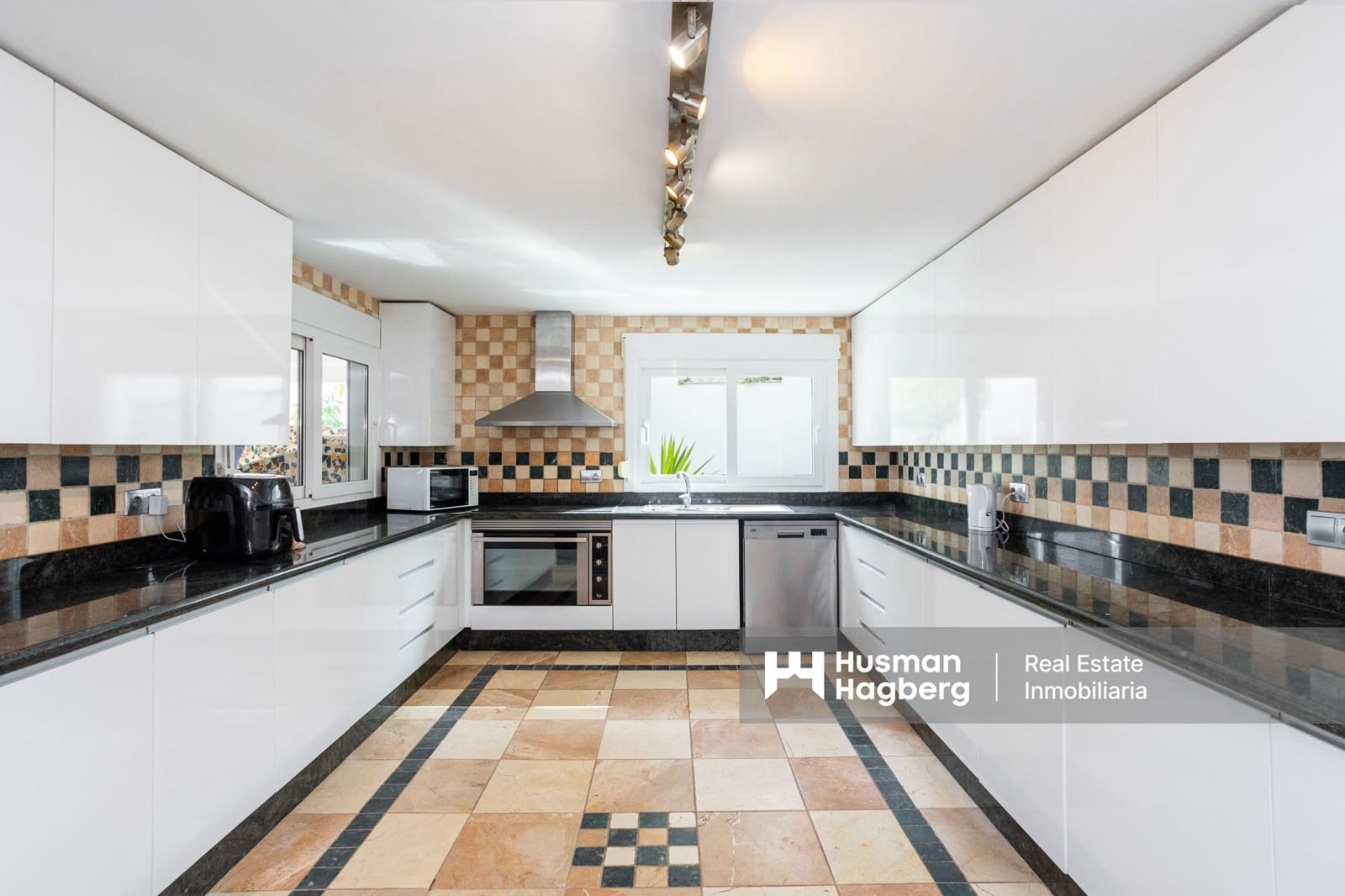 8 Zimmer Villa zu verkaufen in Campoamor mit Pool - 1.350.000 € (Ref: 9849842)