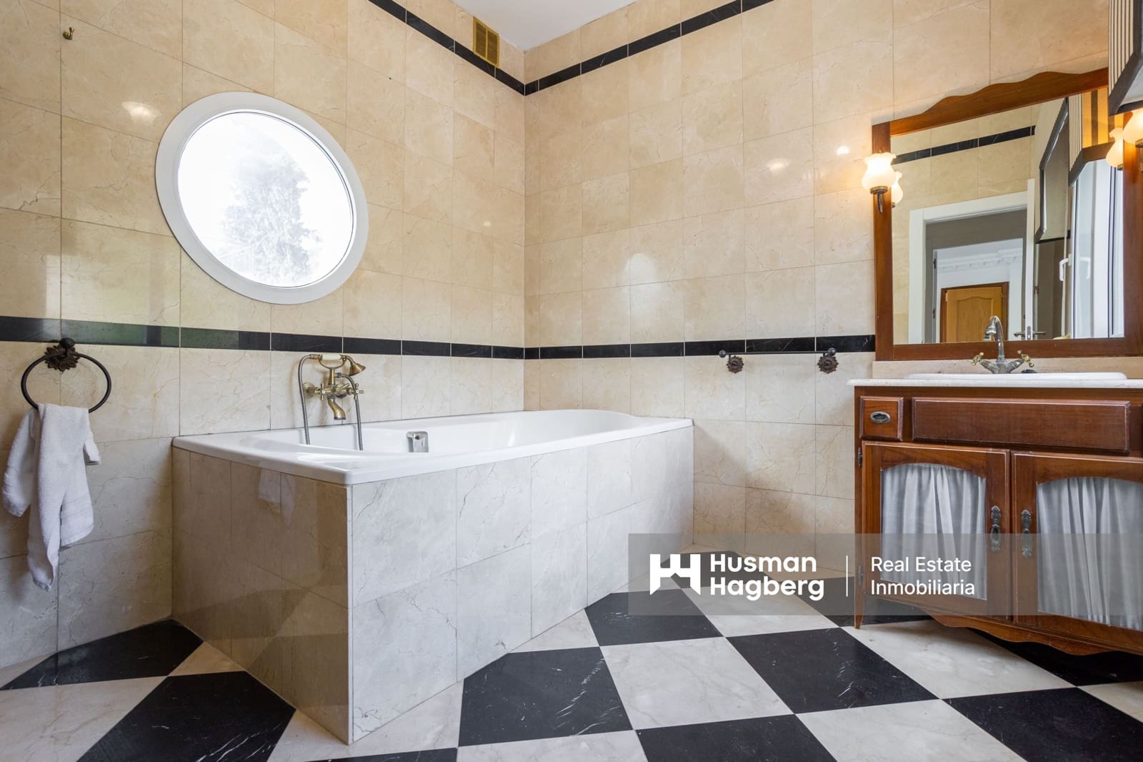 8 Zimmer Villa zu verkaufen in Campoamor mit Pool - 1.350.000 € (Ref: 9849842)