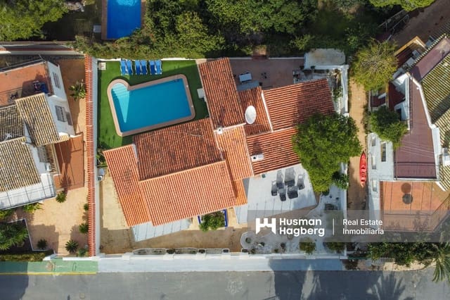 8 Zimmer Villa zu verkaufen in Campoamor, Orihuela mit Pool - 1.350.000 € (Ref: 9849842)