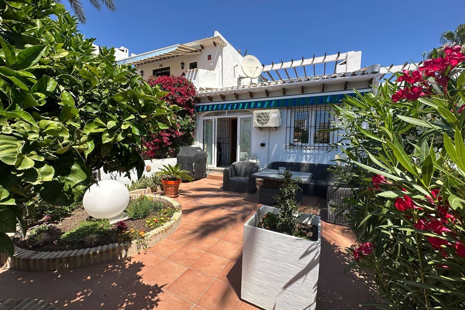 2 chambre Maison de Ville à vendre à Villamartin avec piscine - 229 900 € (Ref: 9867441)
