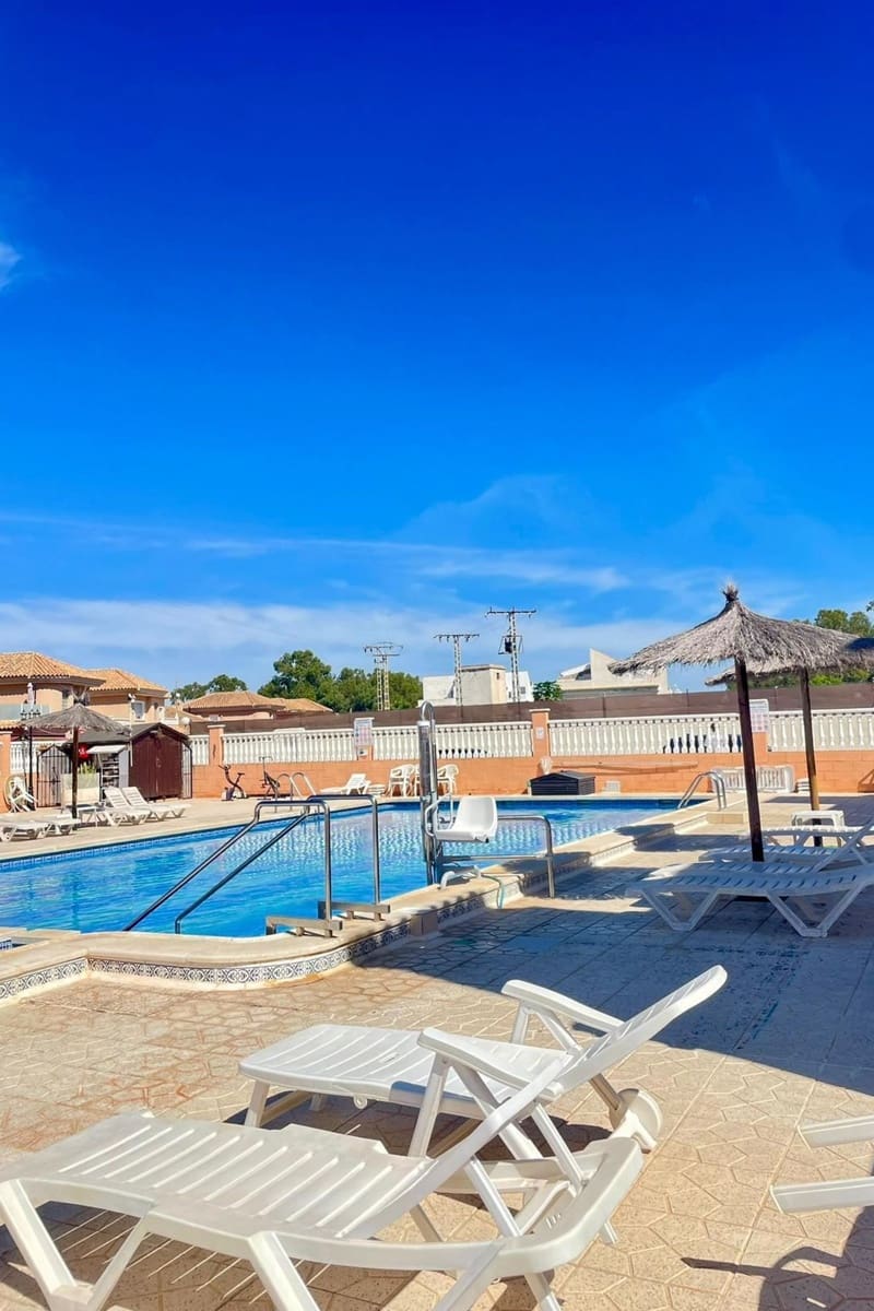2 soveværelse Lejlighed til salg i Los Altos med swimmingpool - € 132.000 (Ref: 9867798)