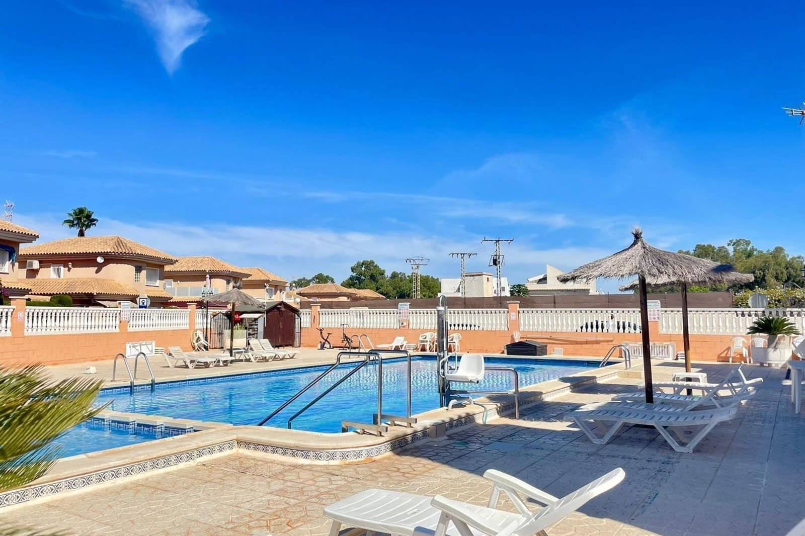 2 soveværelse Lejlighed til salg i Los Altos med swimmingpool - € 132.000 (Ref: 9867798)