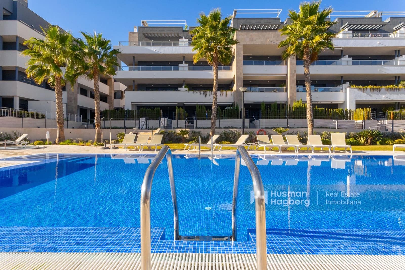 2 soveværelse Lejlighed til salg i Playa Flamenca med swimmingpool - € 499.900 (Ref: 9879872)