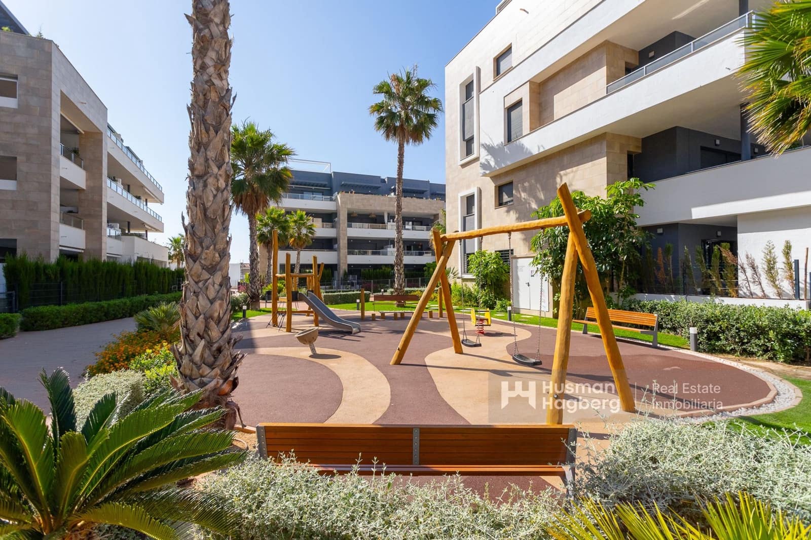 2 soveværelse Lejlighed til salg i Playa Flamenca med swimmingpool - € 499.900 (Ref: 9879872)
